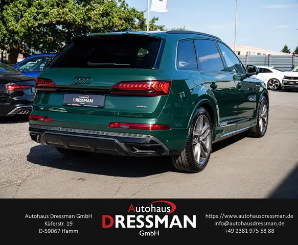 Audi Q7 view 4