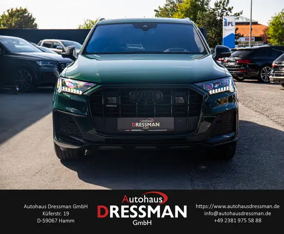 Audi Q7 view 2