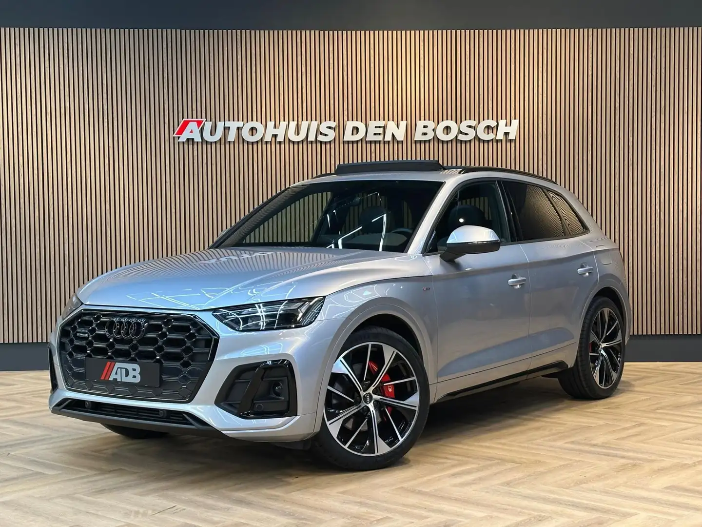 Audi Q5 55 TFSI e Quattro S Line 367PK. Lucht - Pano - Sfe Zilver - 1