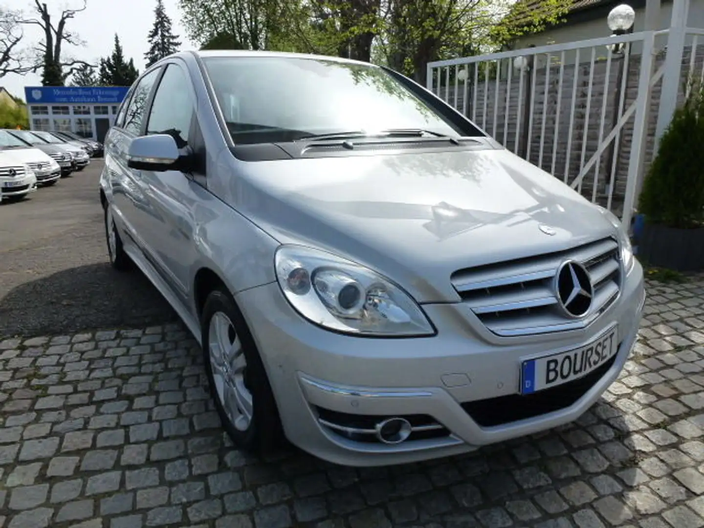 Mercedes-Benz B 180 Autom-Klima-Sitzheizung-Tempomat Silber - 2