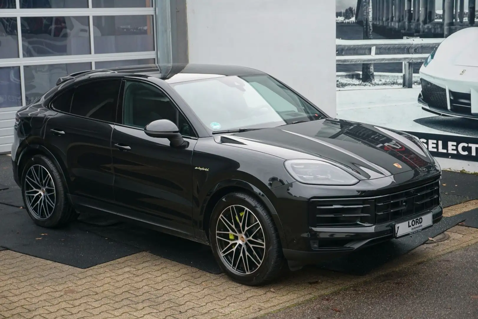 Porsche Cayenne Coupe E-Hybrid*SpAgas*Inno*HeadUp*Mod.25 Schwarz - 1