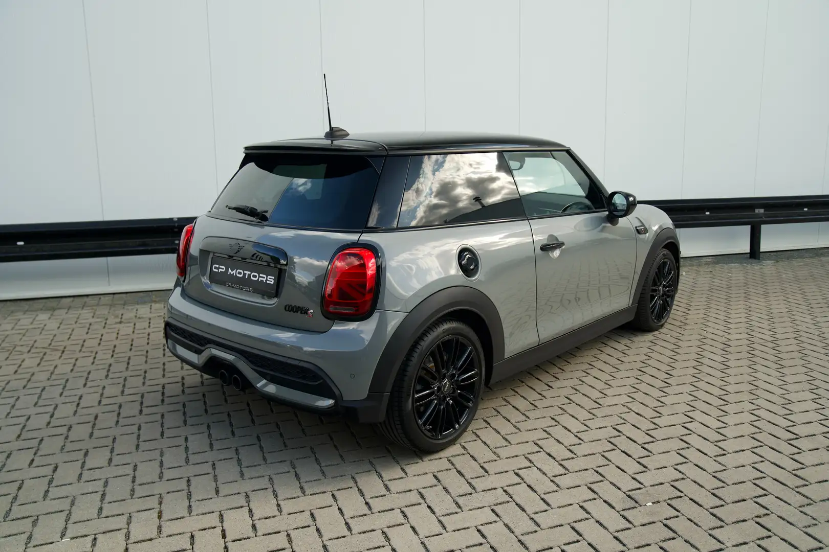 MINI Cooper S 3-DEURS | H&K | ACC | HUD | CAMERA | AUTOMAAT Grijs - 2