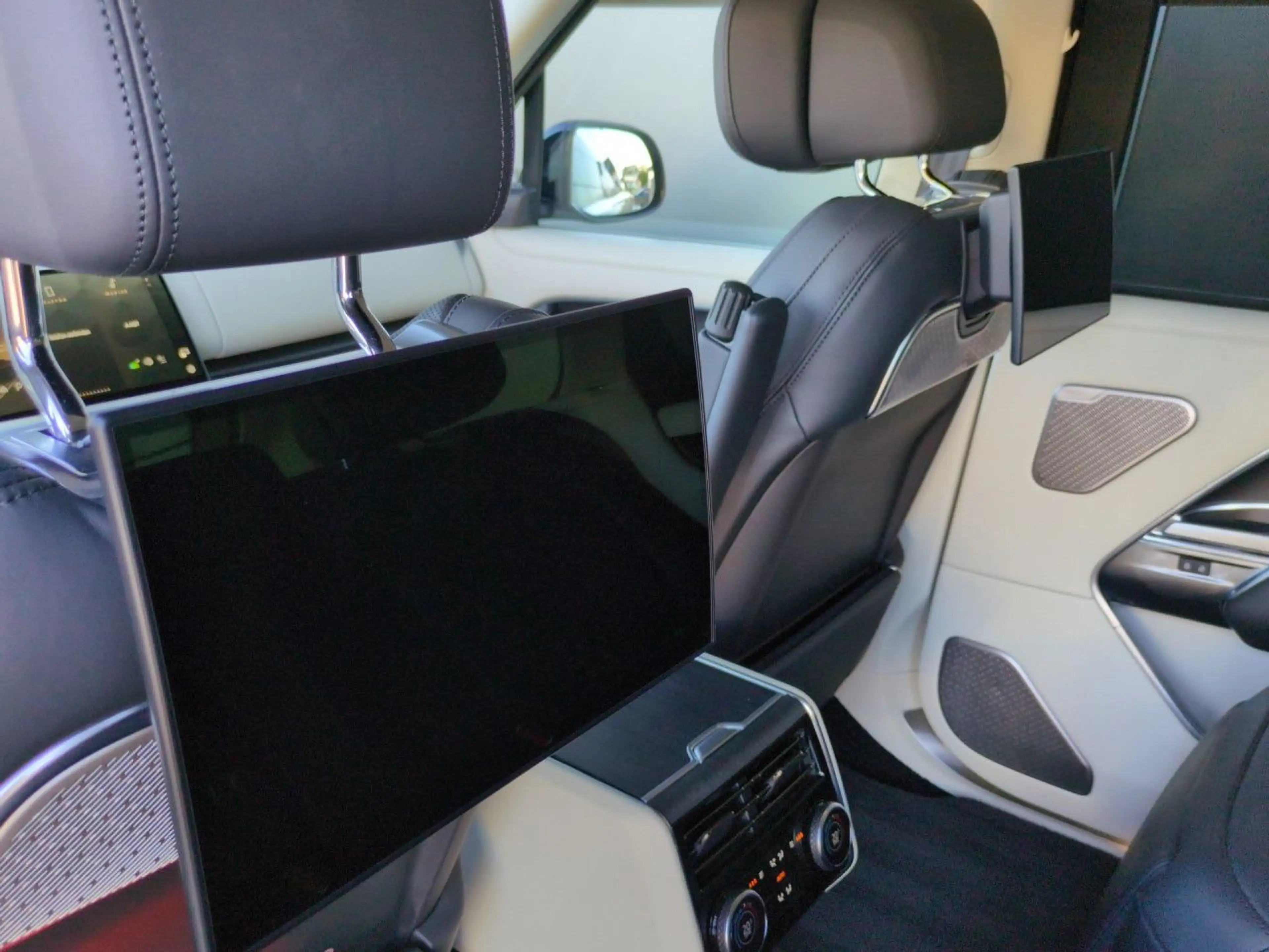 Land Rover Range Rover P530 LWB 5-Sitzer Autobiography Navi — photo 12
