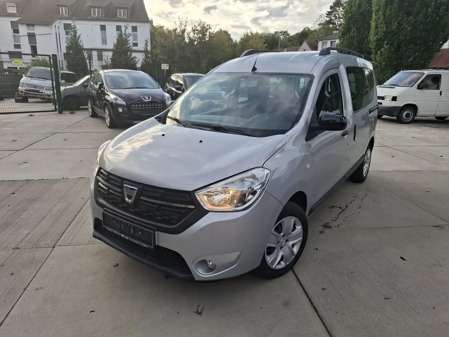 Dacia Dokker Comfort Grau - 1