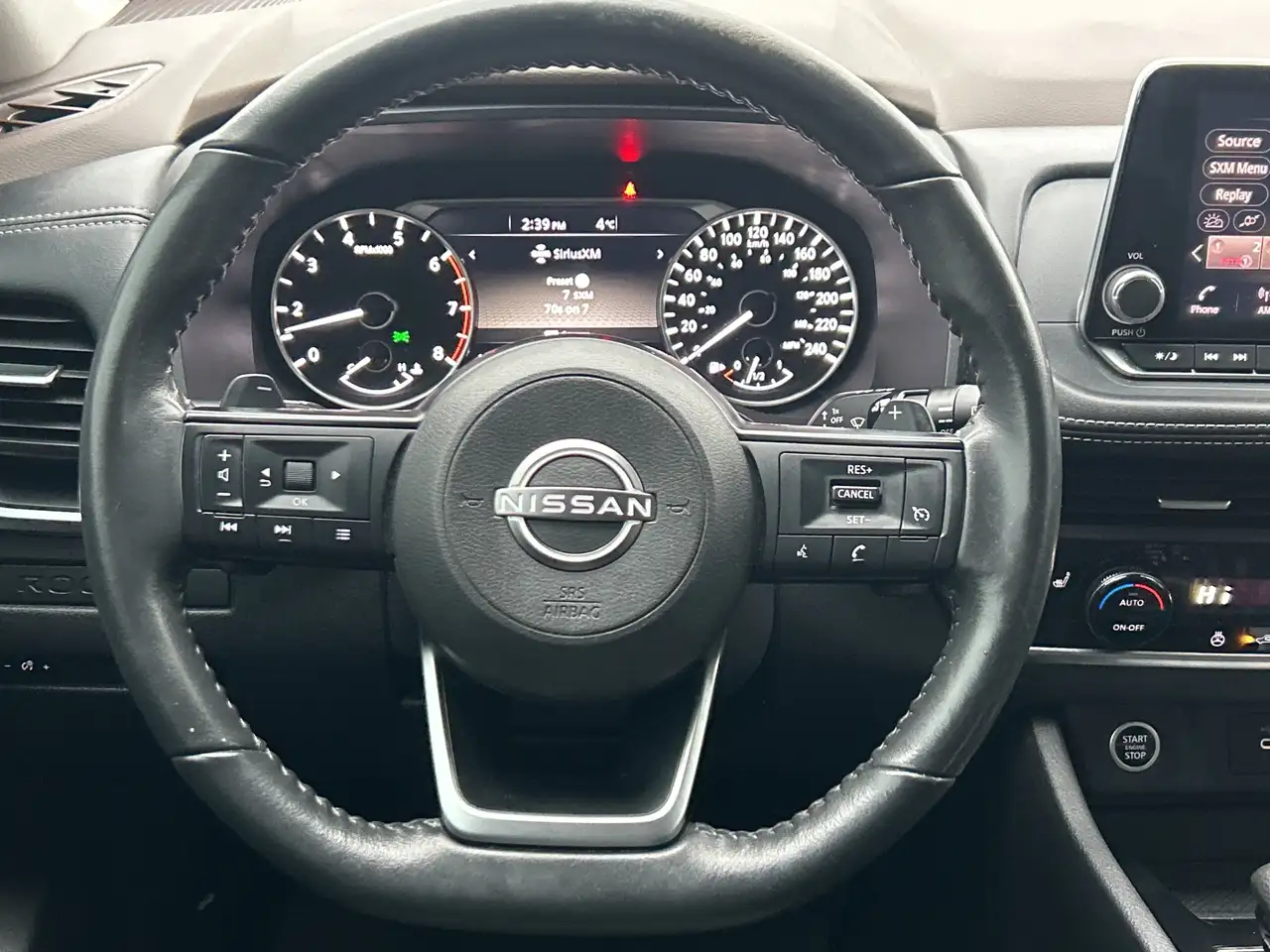 Nissan Rogue снимка Nissan Rogue