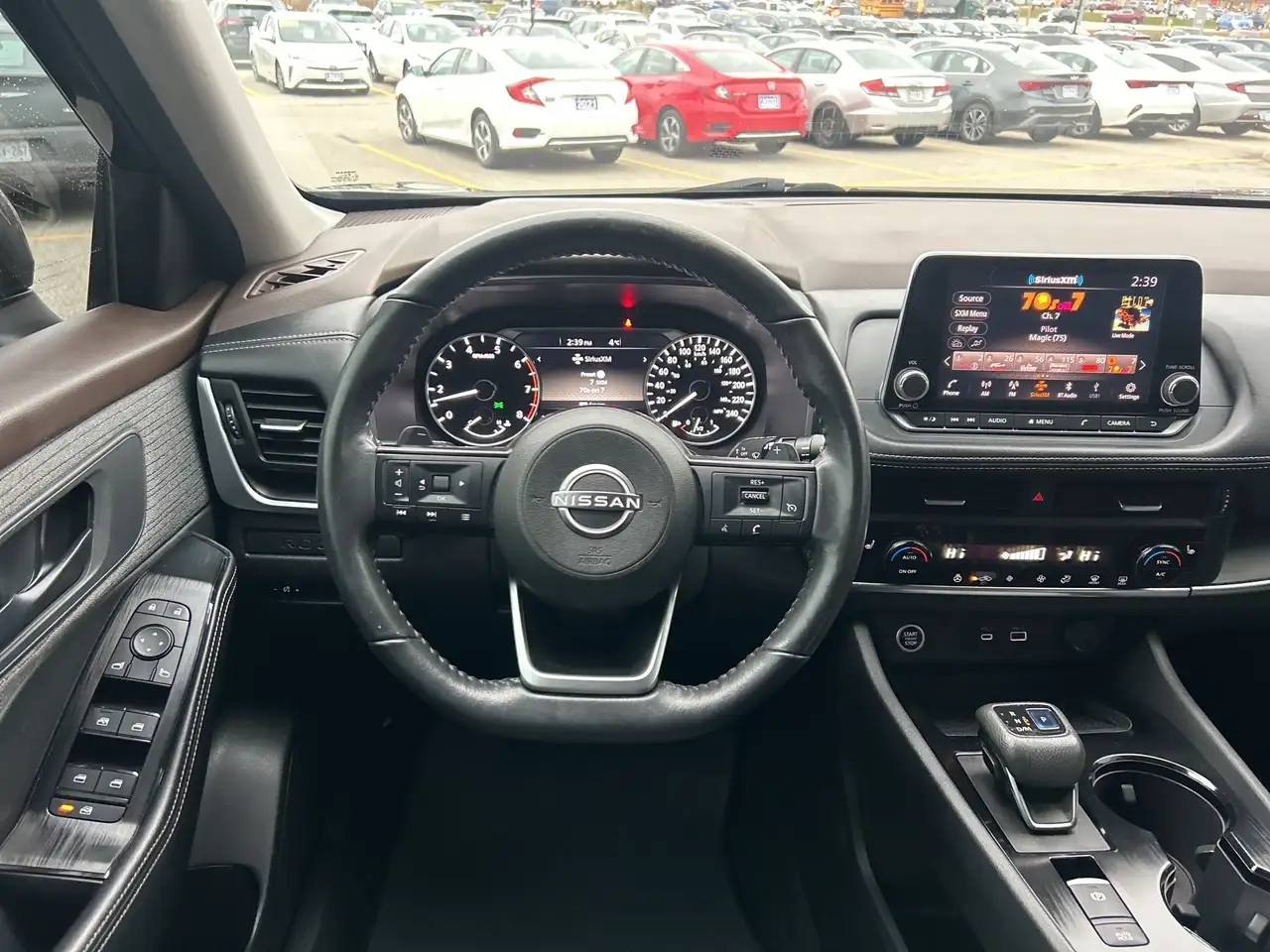 Nissan Rogue снимка Nissan Rogue