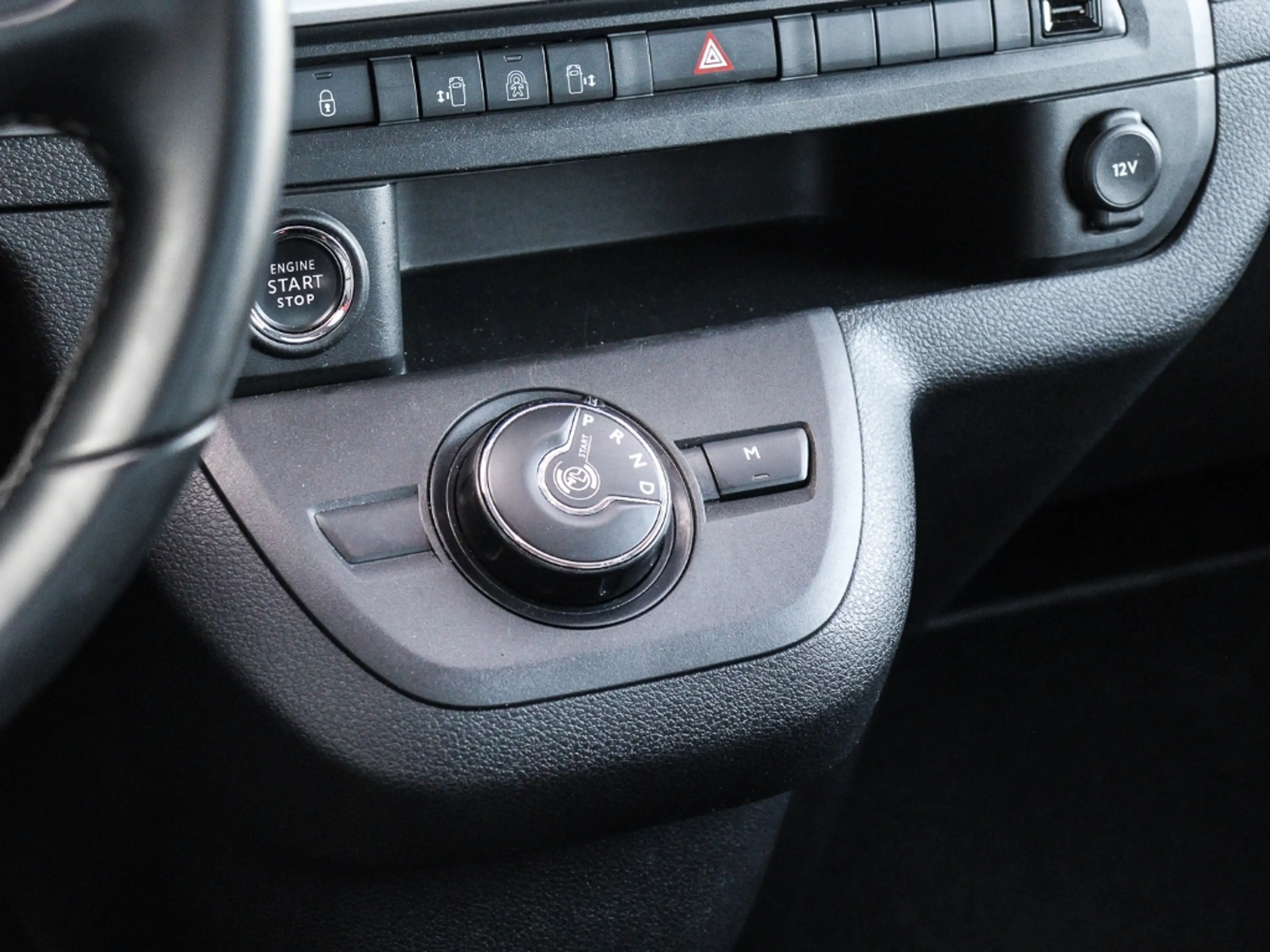 Opel Zafira Life Tourer M LEDER NAVI HUD StandHZG AHK-abnehmba — photo 14