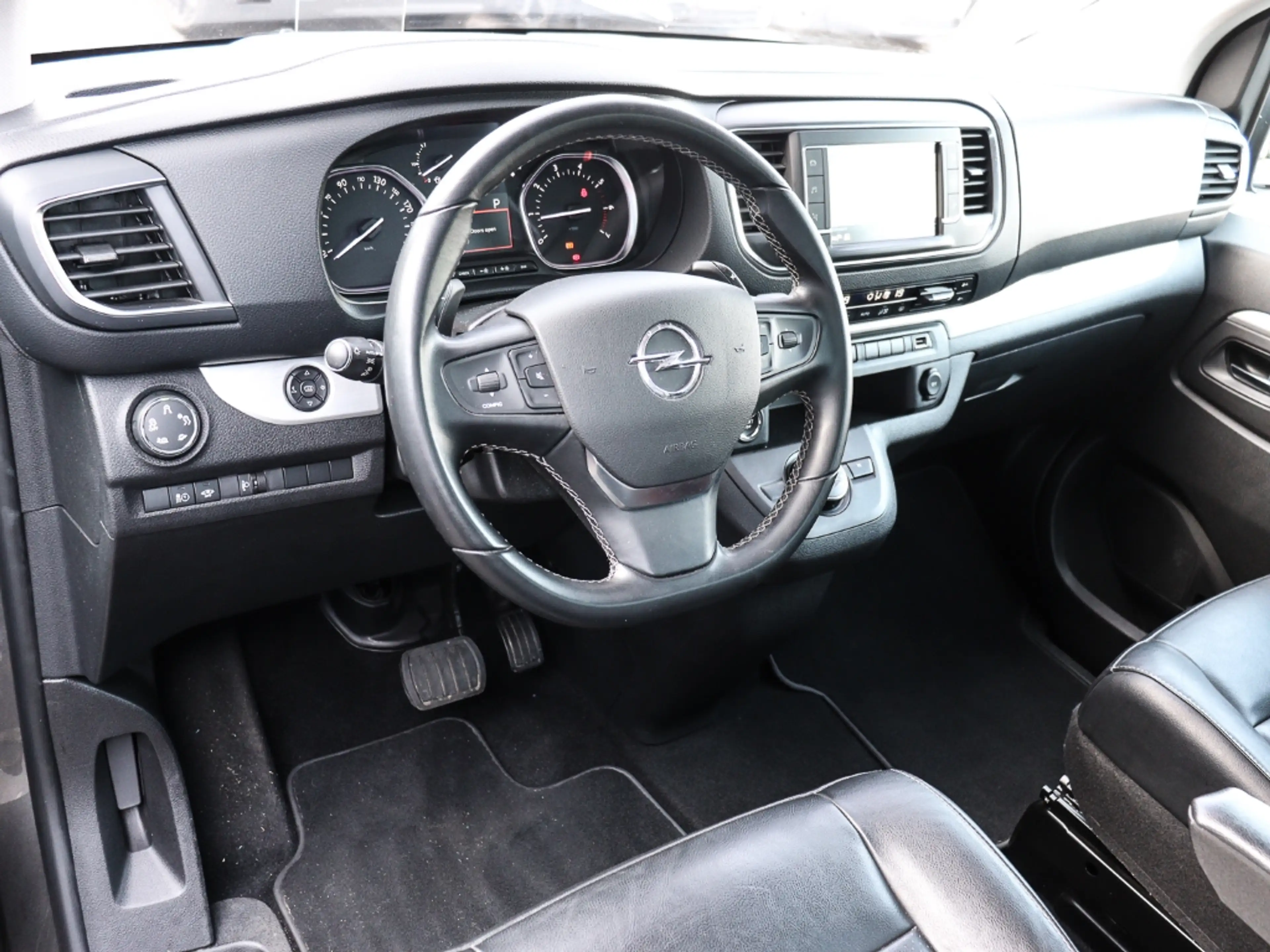 Opel Zafira Life Tourer M LEDER NAVI HUD StandHZG AHK-abnehmba — photo 6