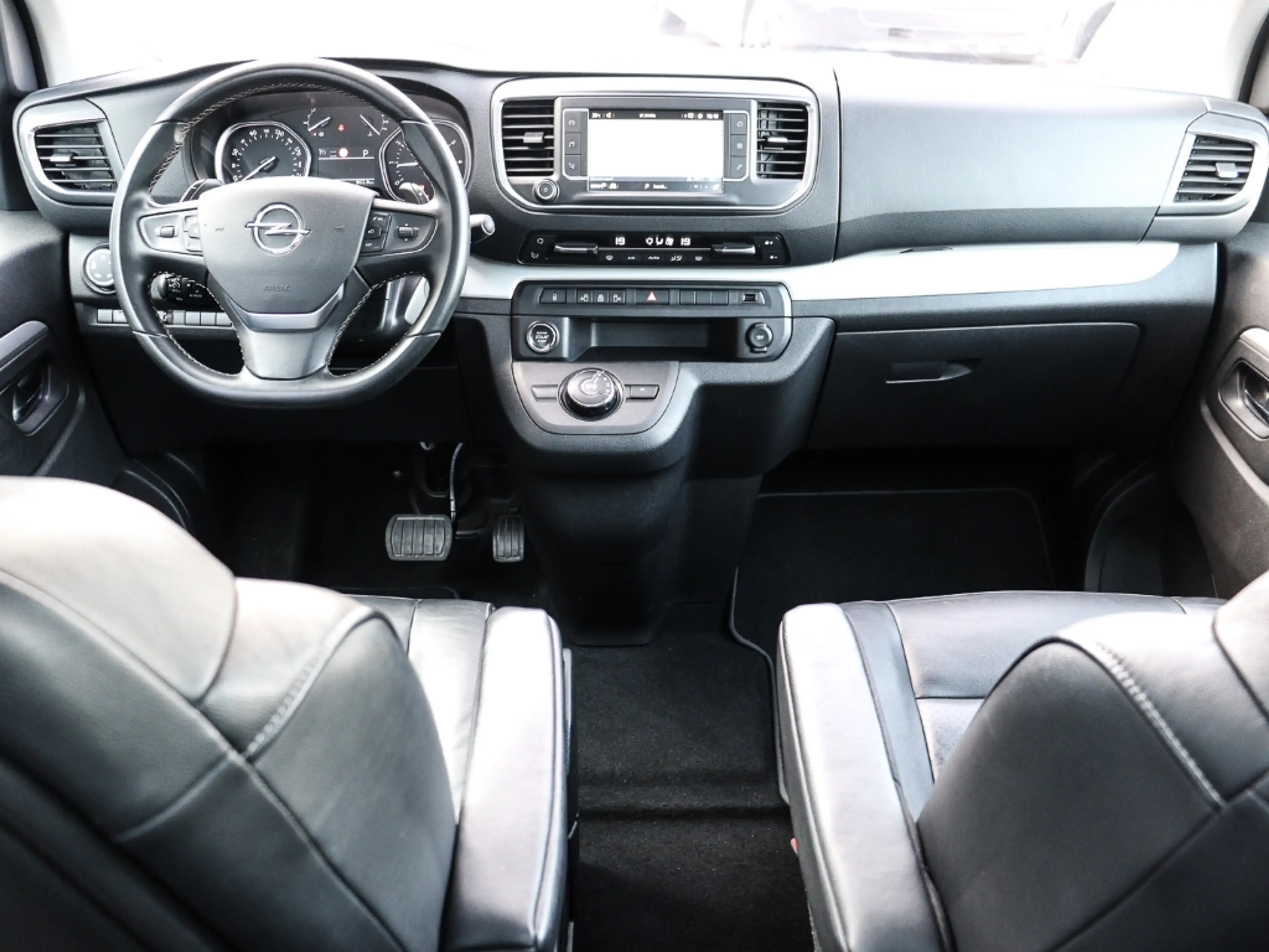 Opel Zafira Life Tourer M LEDER NAVI HUD StandHZG AHK-abnehmba — photo 7