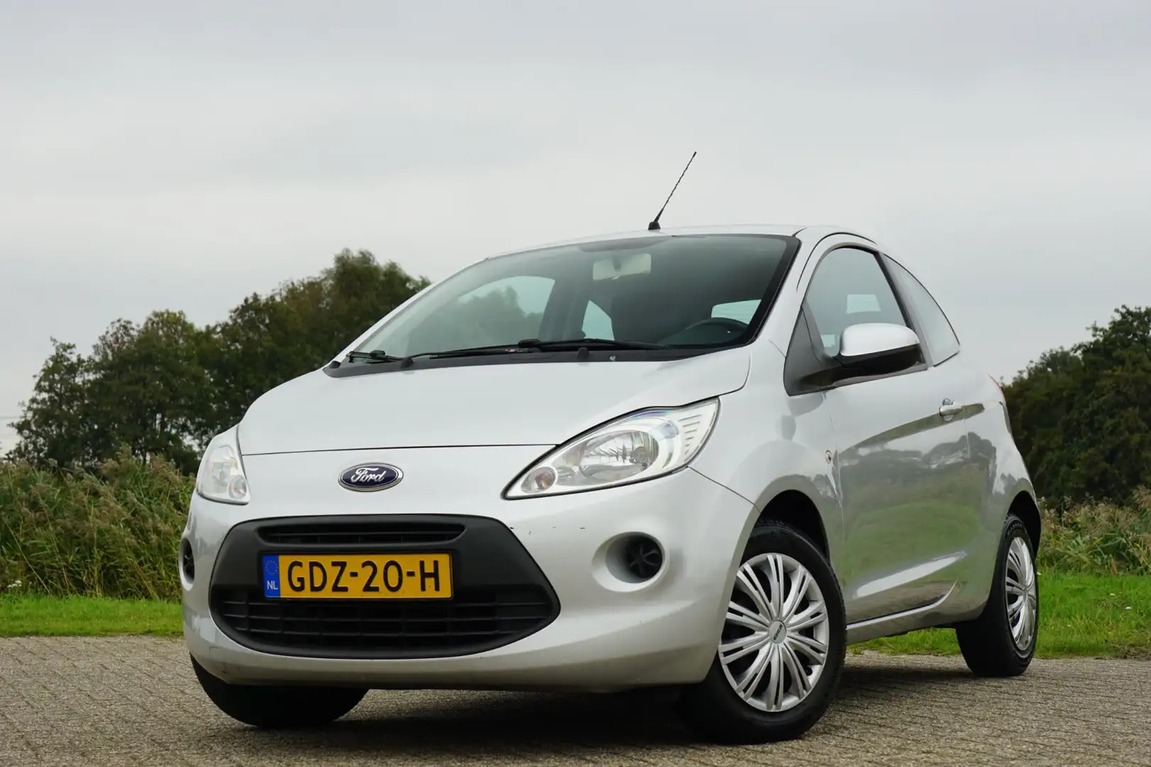 Ford Ka/Ka+ 1.2 Champions Edition - Moondust Silver - 125dkm - Grau - 2