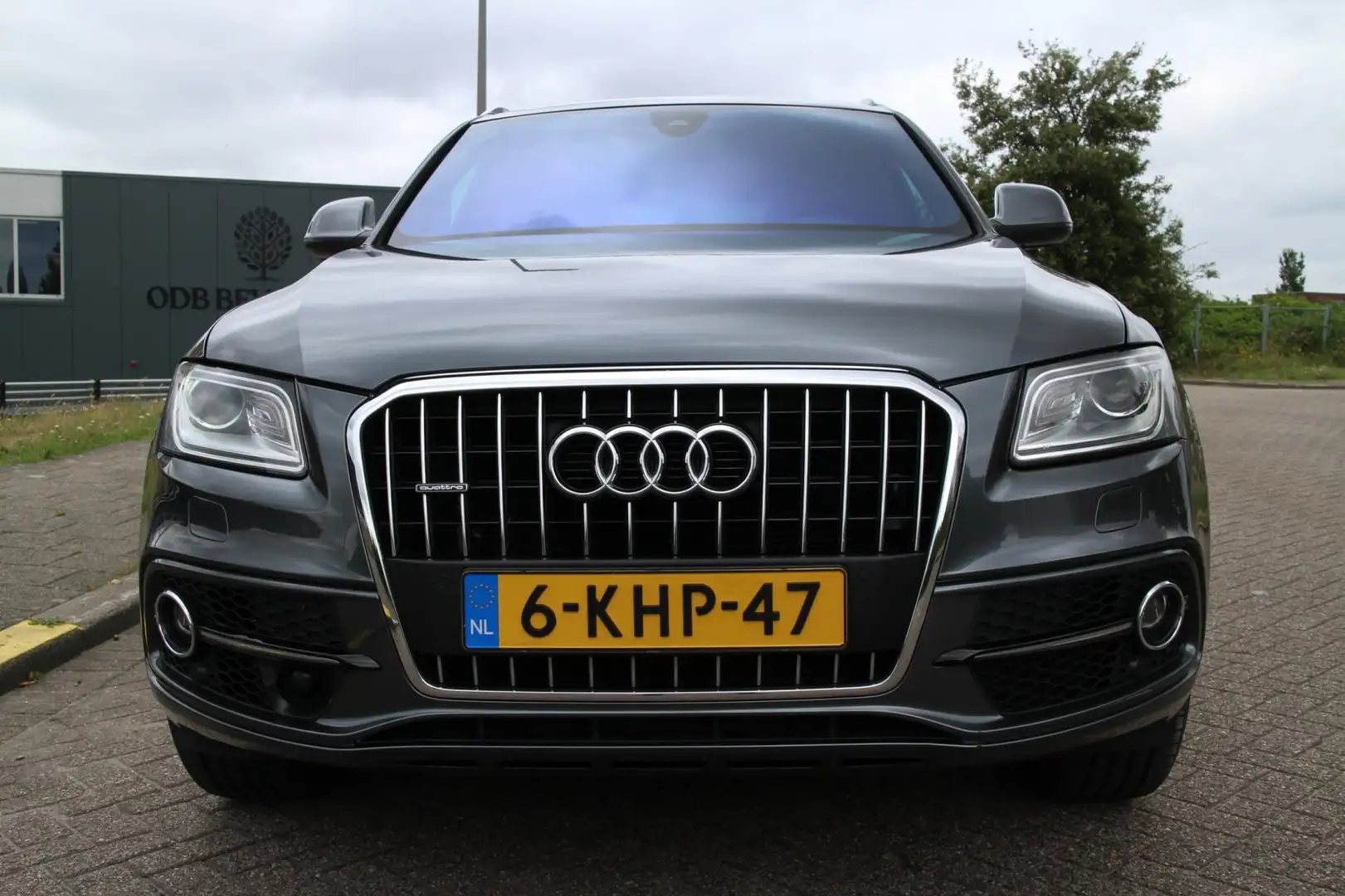 Audi Q5 3.0 TFSI quattro S Edition Grau - 2