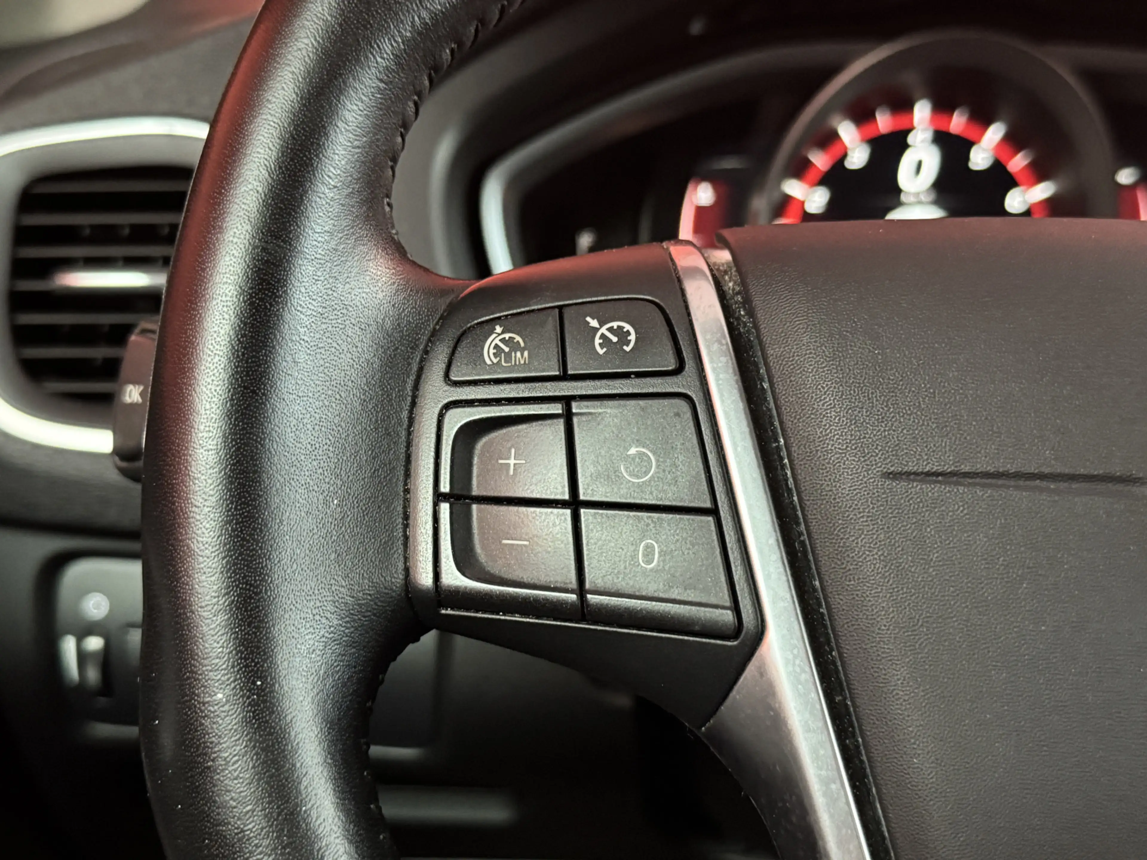 Volvo V40 Cross Country 1.5 T3 Nordic+ | Automaat | Navigatie | Climate Co — photo 12