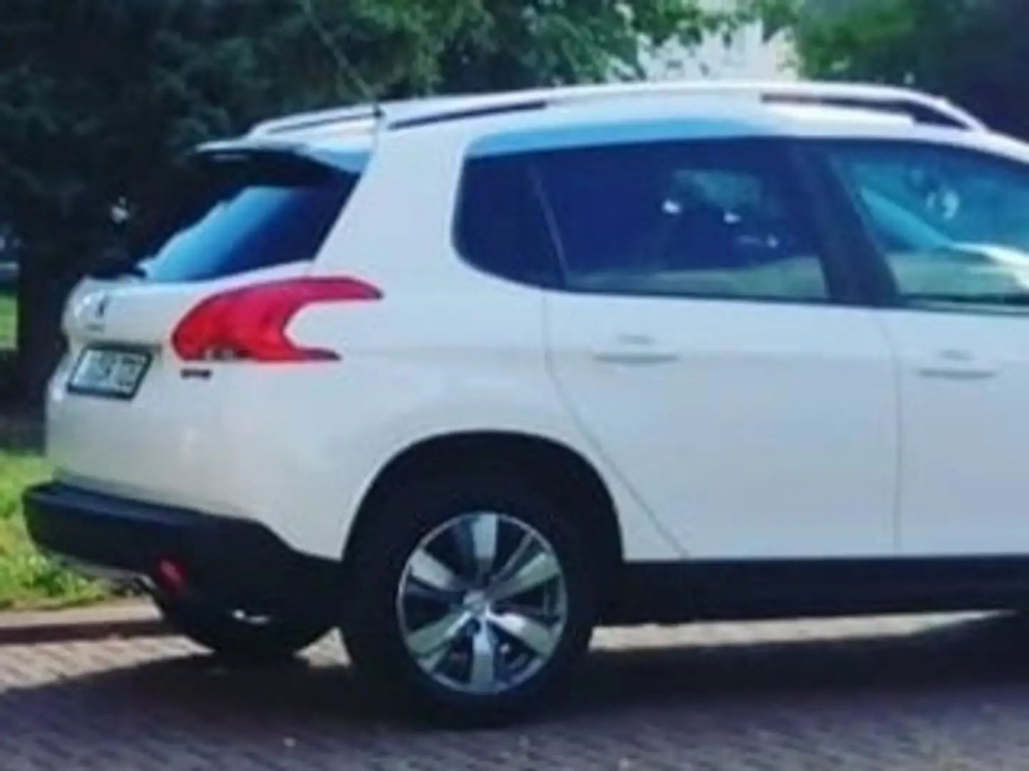 Peugeot 2008 2008 PureTech 82 Active Weiß - 2