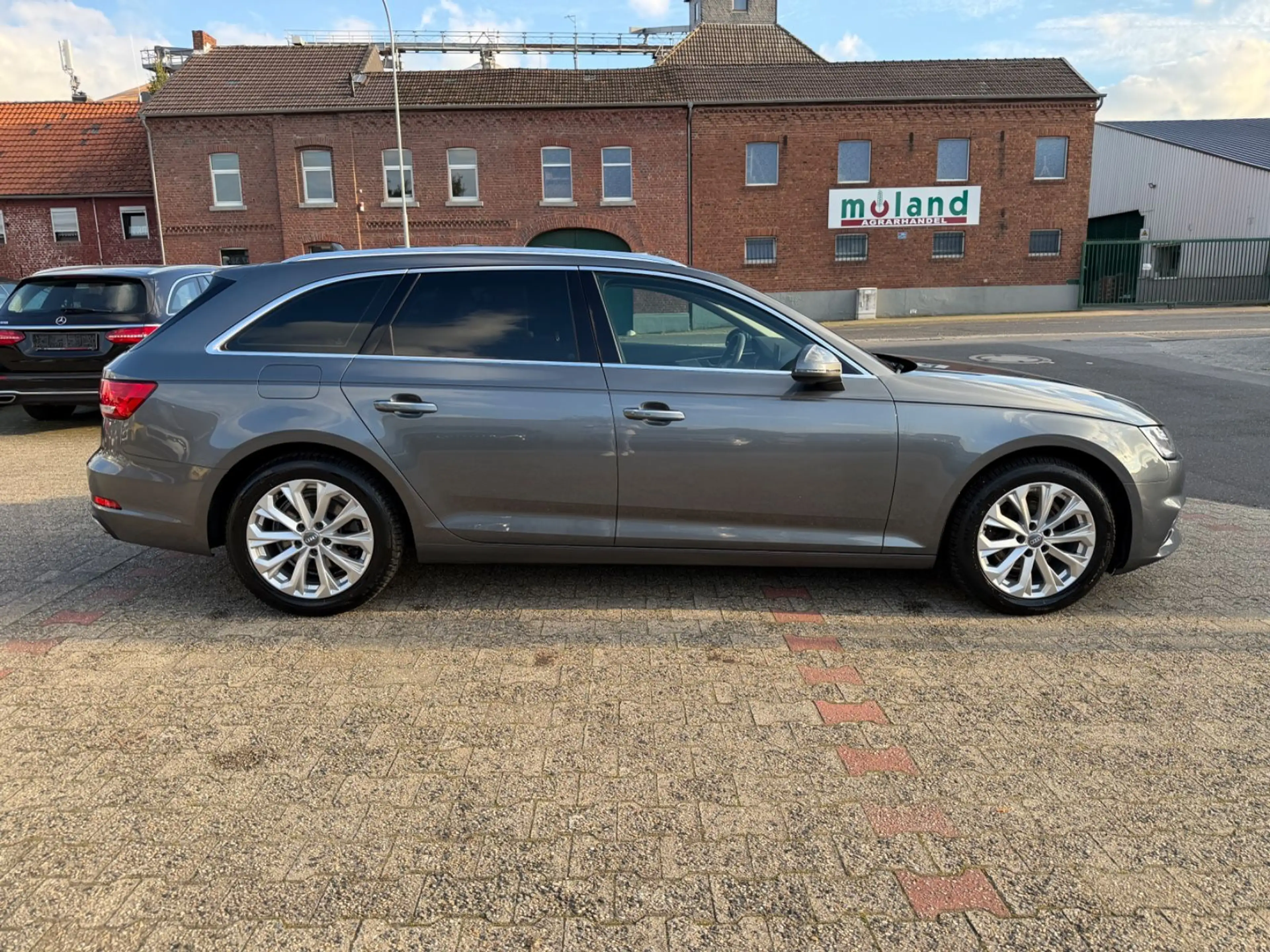 Audi A4 Avant 40 TFSI design Pano PDC MMI TEMPO — photo 4