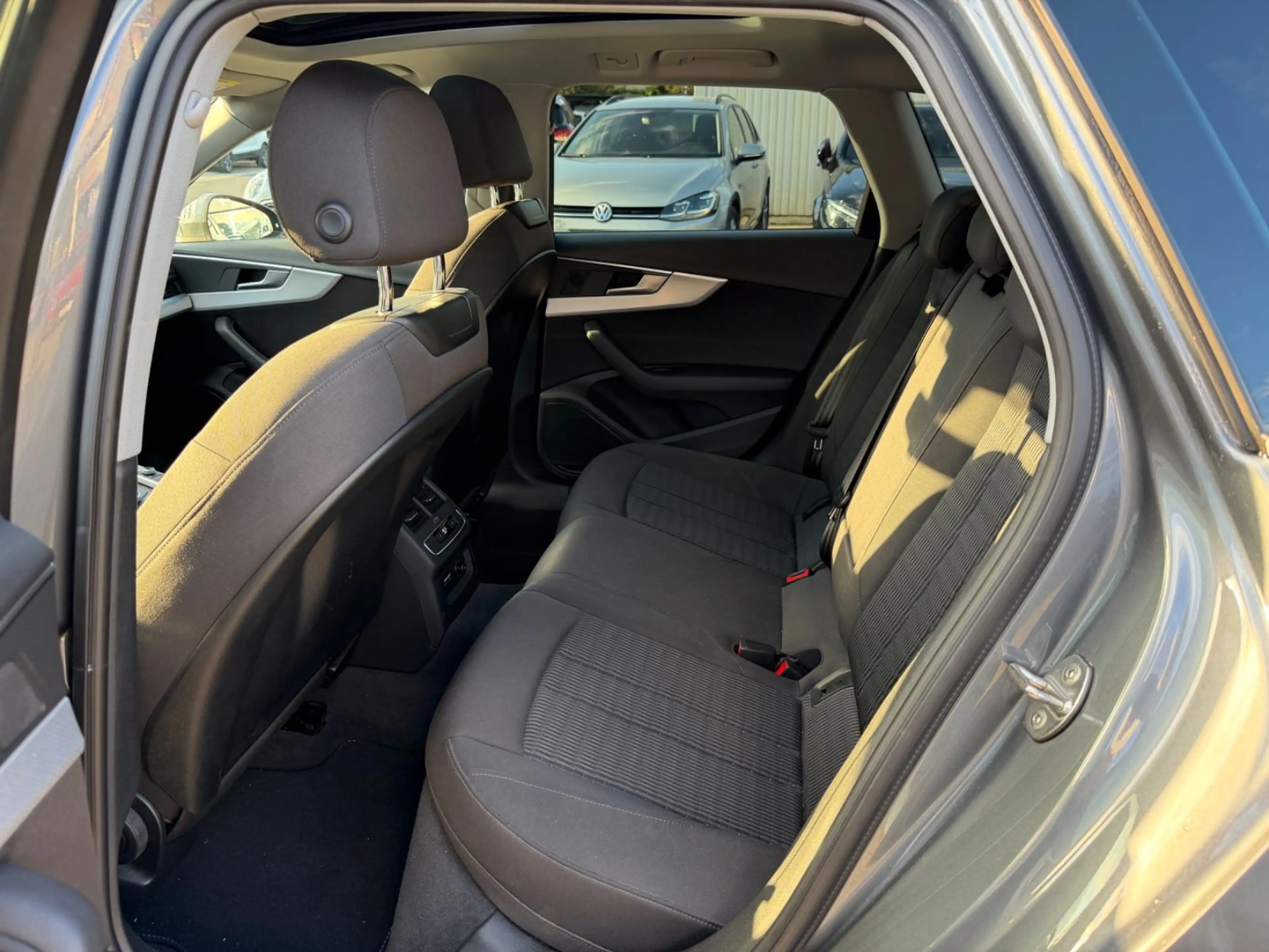 Audi A4 Avant 40 TFSI design Pano PDC MMI TEMPO — photo 9