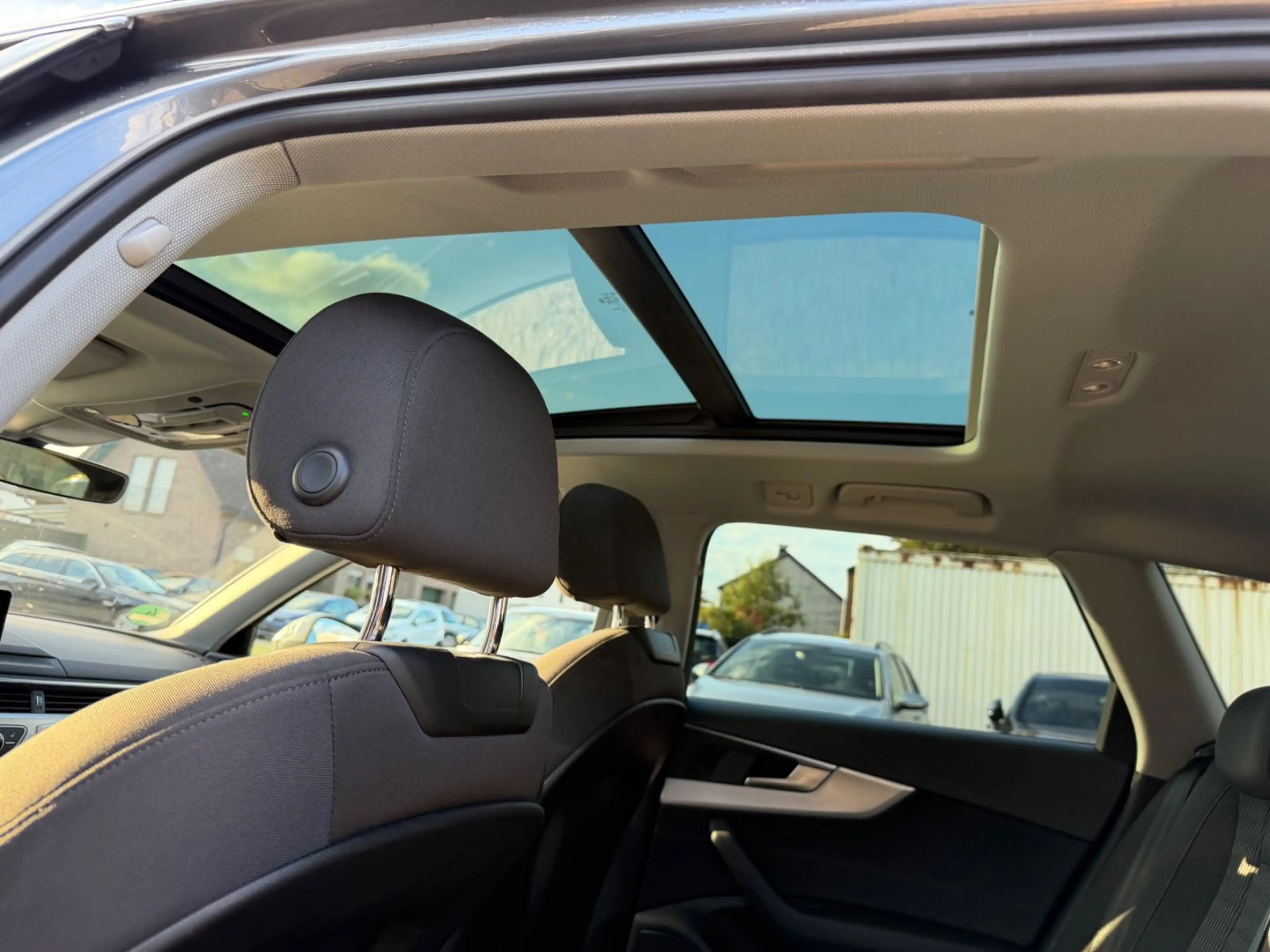 Audi A4 Avant 40 TFSI design Pano PDC MMI TEMPO — photo 10