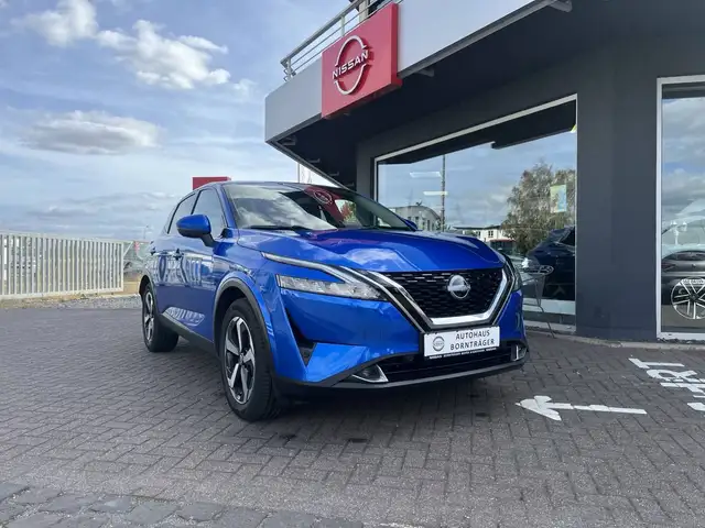 Nissan Qashqai N Connecta, 8 fach bereift, AHK
