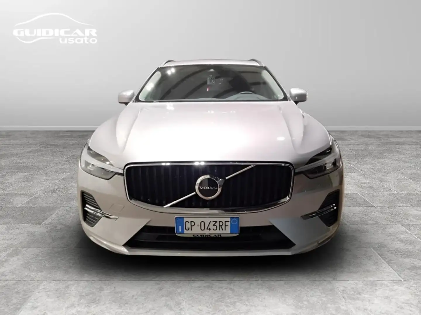 Volvo XC60 2.0 b4 Core auto Grigio - 2
