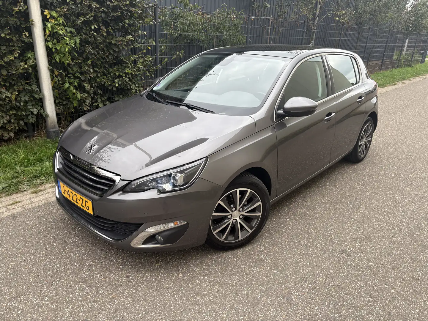 Peugeot 308 1.2 PureTech Allure / NAVI / AIRCO / CRUISE / 105d Grau - 2