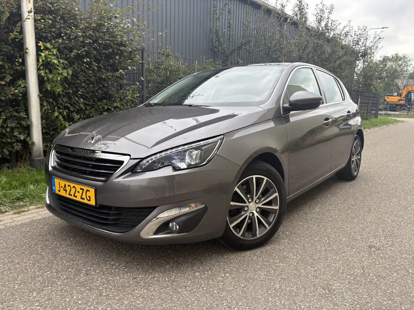 Peugeot 308 1.2 PureTech Allure / NAVI / AIRCO / CRUISE / 105d Grau - 1