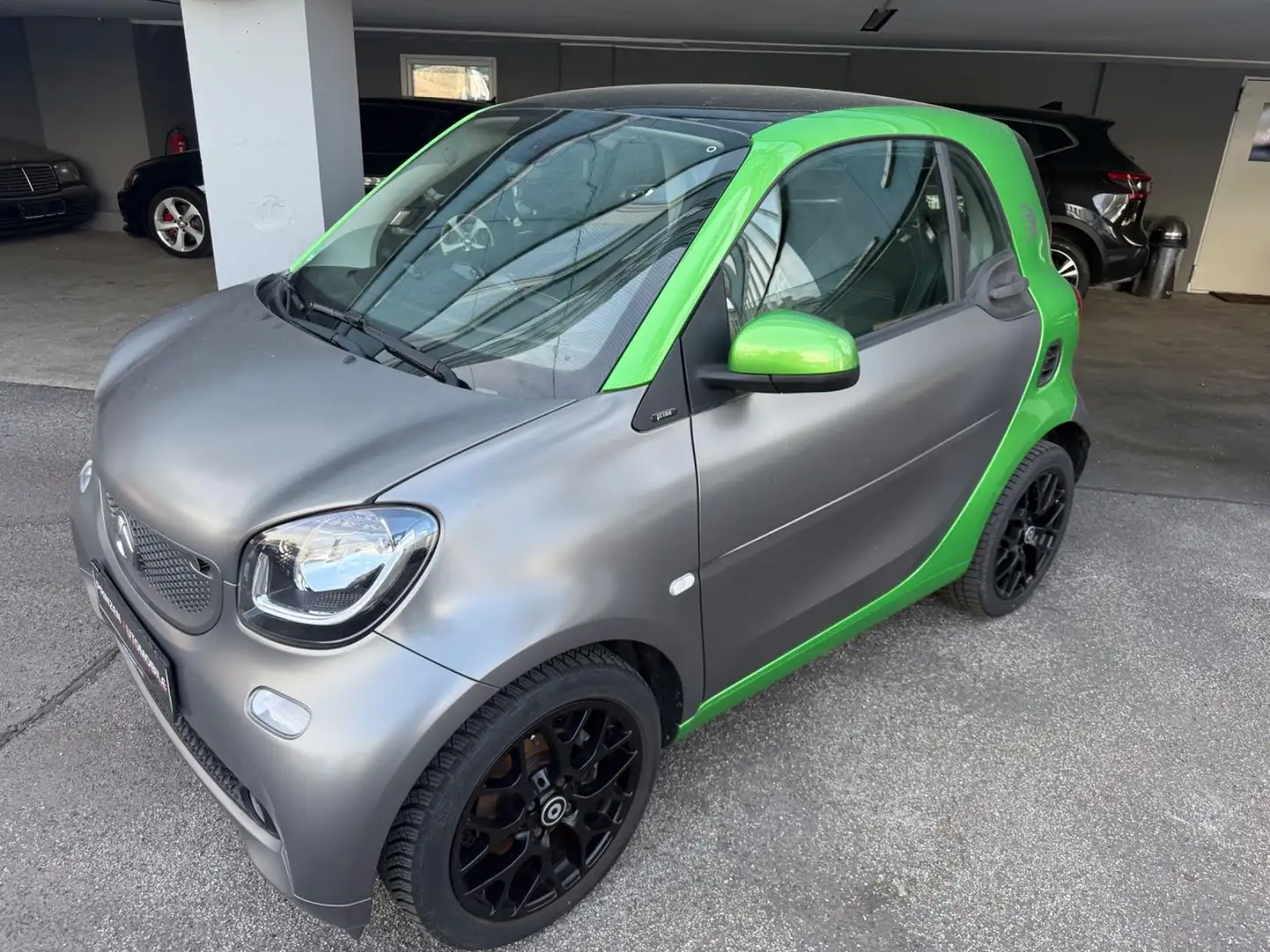 smart forTwo EQ drive Prime*Aut*Leder*Pano*Navi*LED Grau - 1