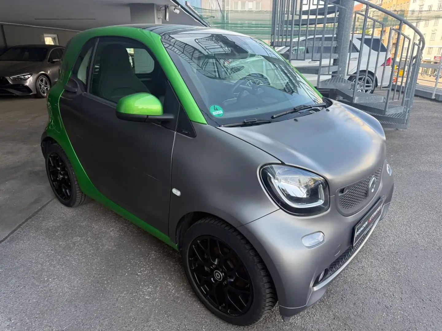 smart forTwo EQ drive Prime*Aut*Leder*Pano*Navi*LED Grau - 2