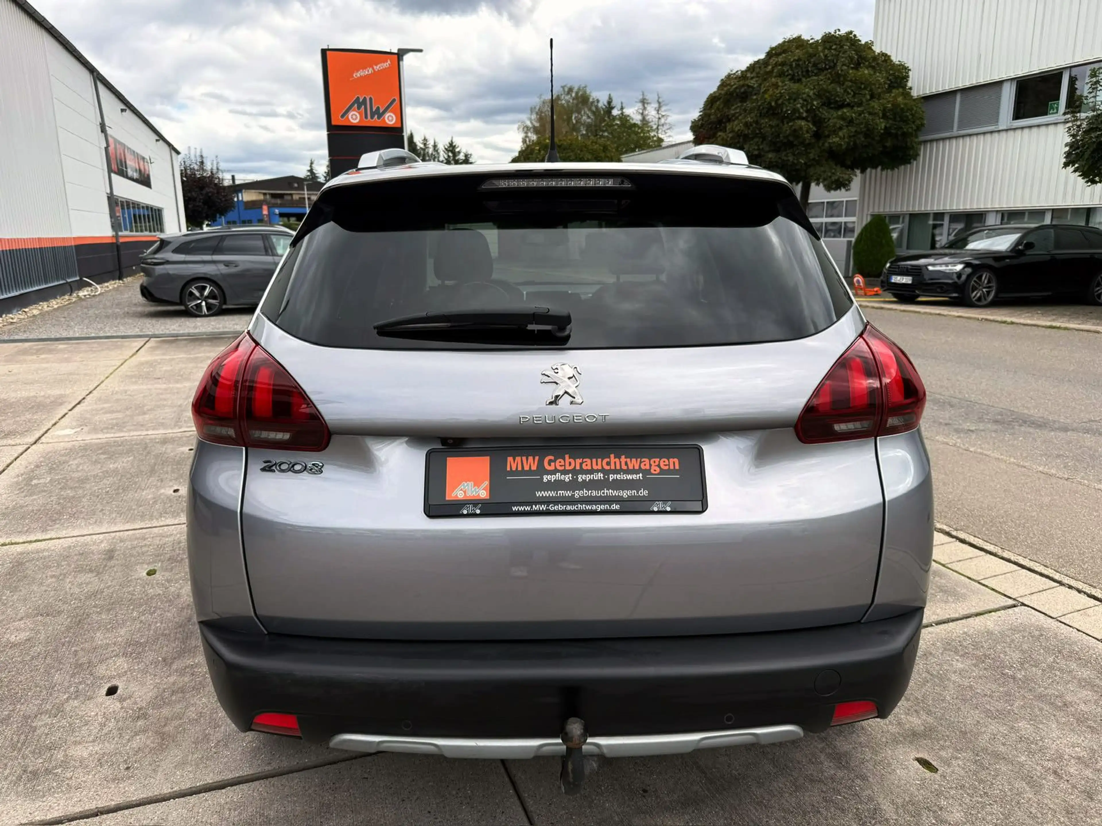 Peugeot 2008 Allure 1.2 KAM PDC SHZ PANO NAV CarPlay ALU — photo 15
