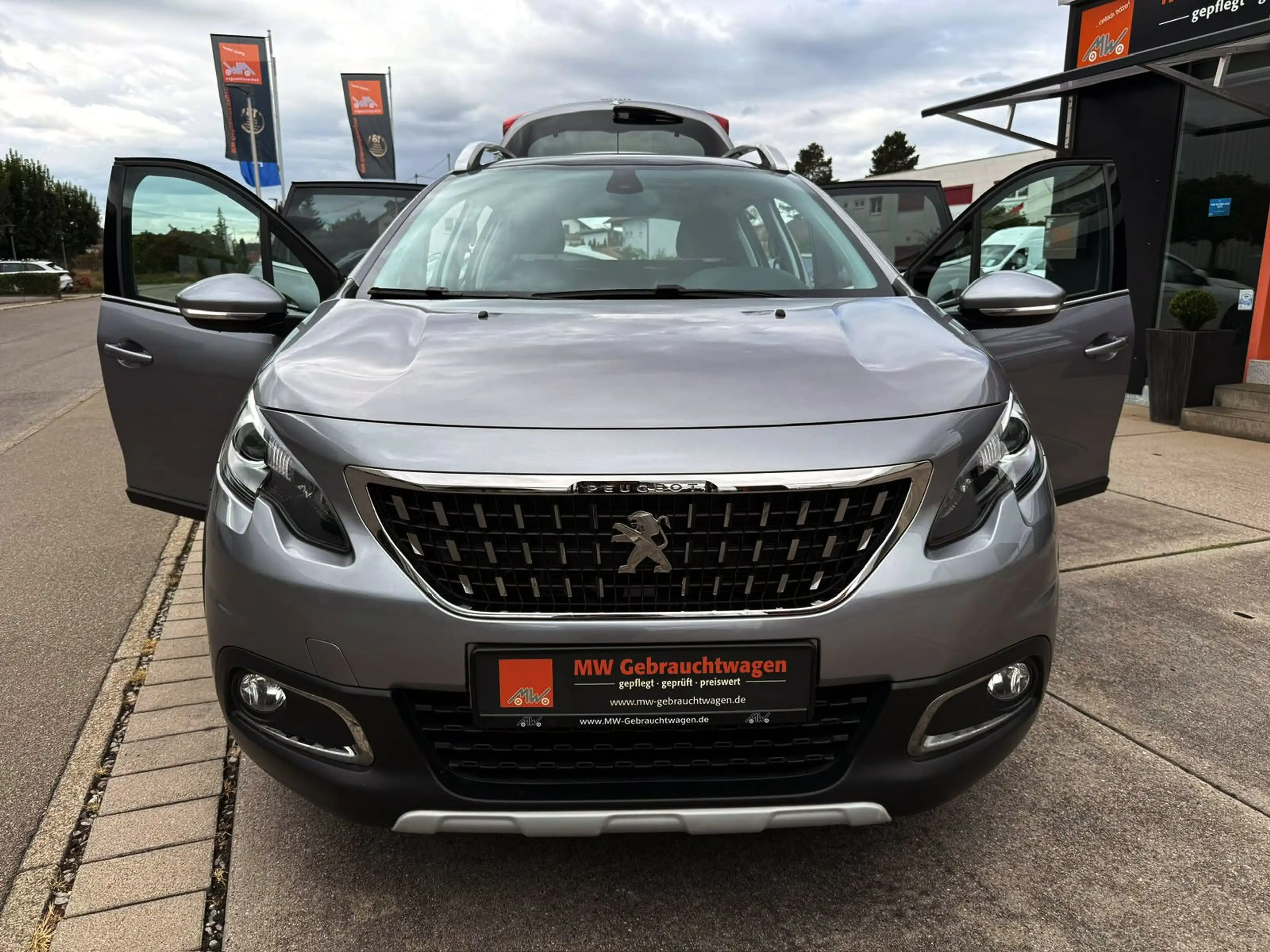 Peugeot 2008 Allure 1.2 KAM PDC SHZ PANO NAV CarPlay ALU — photo 3