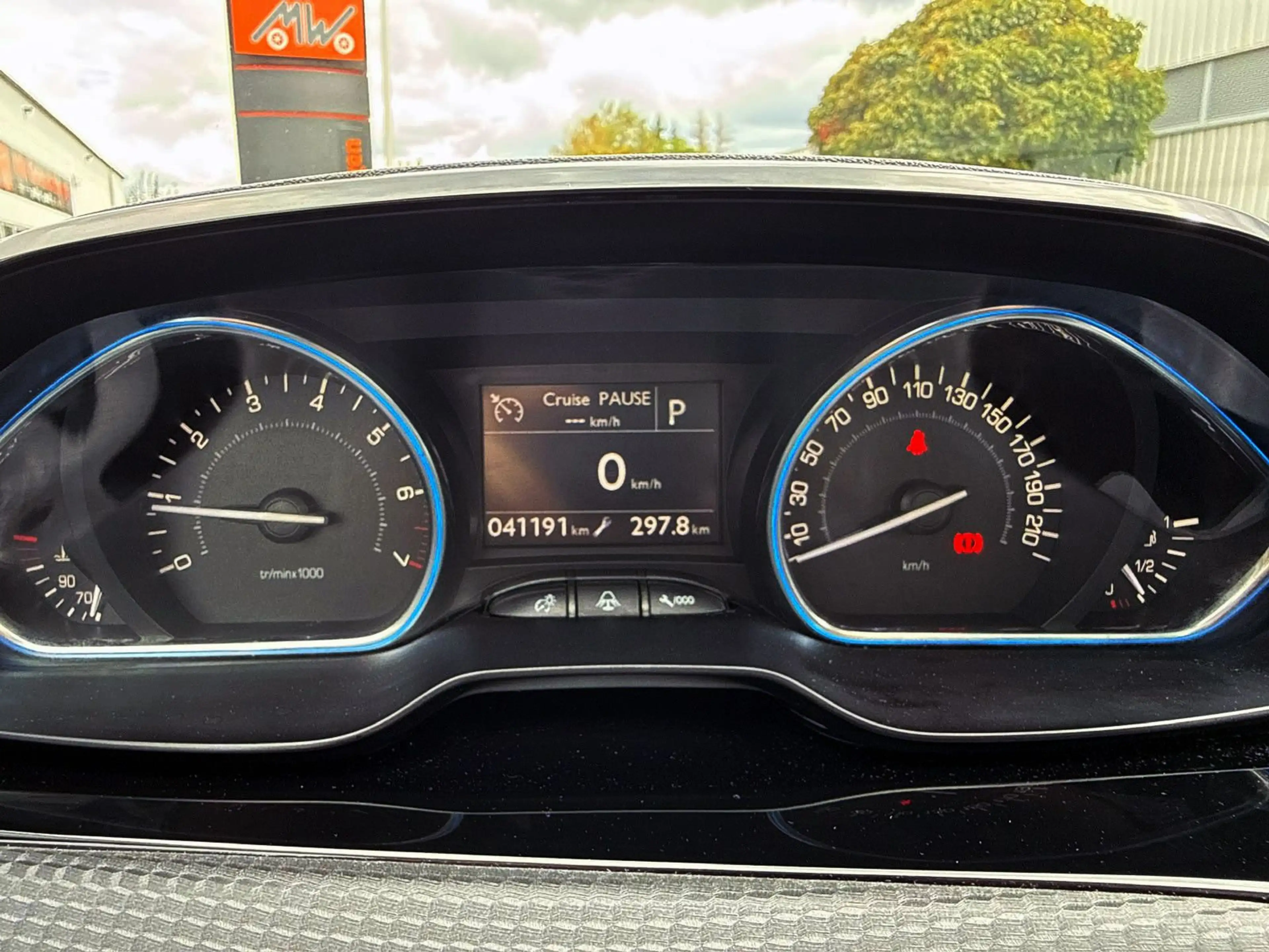 Peugeot 2008 Allure 1.2 KAM PDC SHZ PANO NAV CarPlay ALU — photo 8