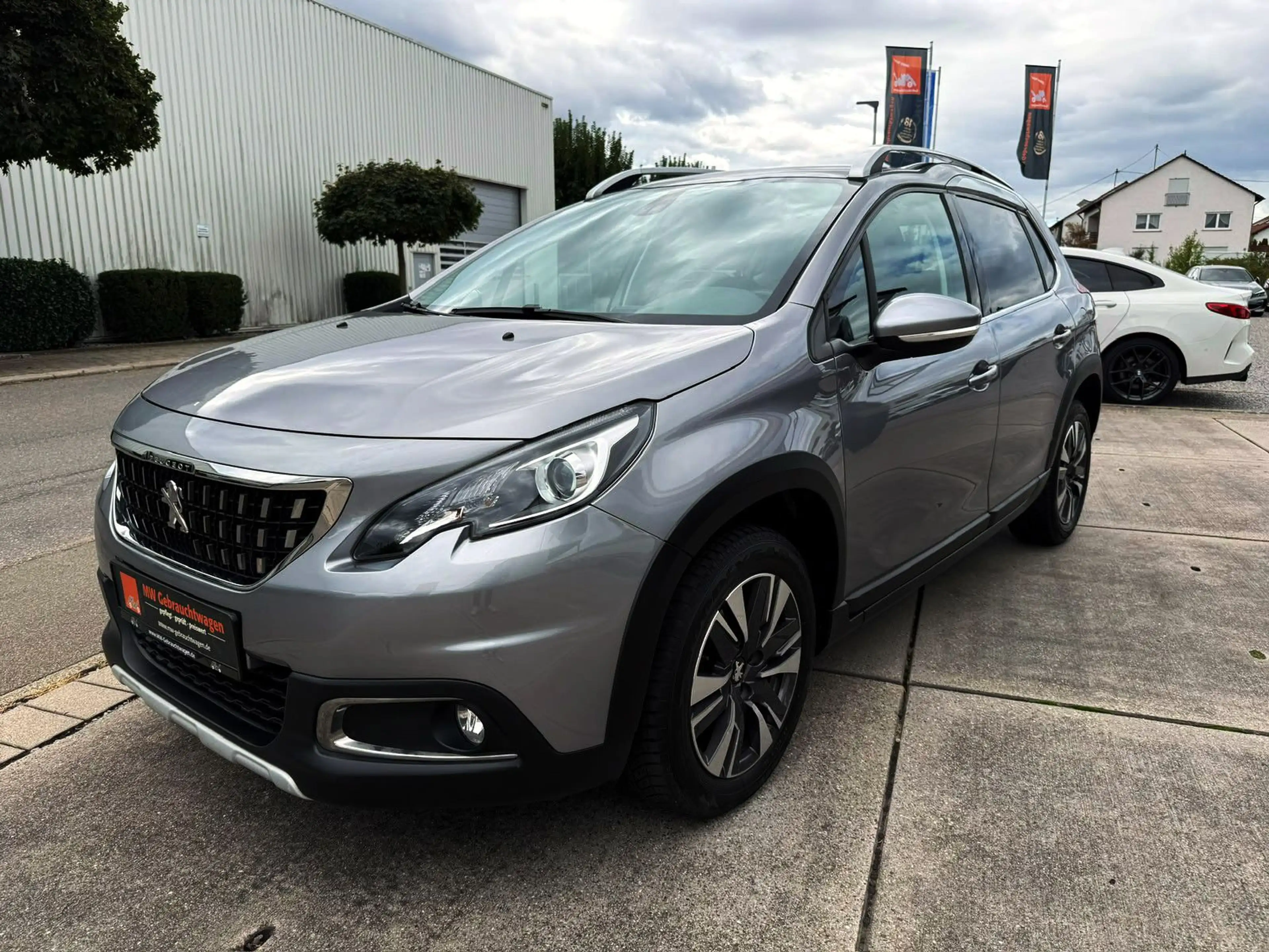 Peugeot 2008 Allure 1.2 KAM PDC SHZ PANO NAV CarPlay ALU — photo 4