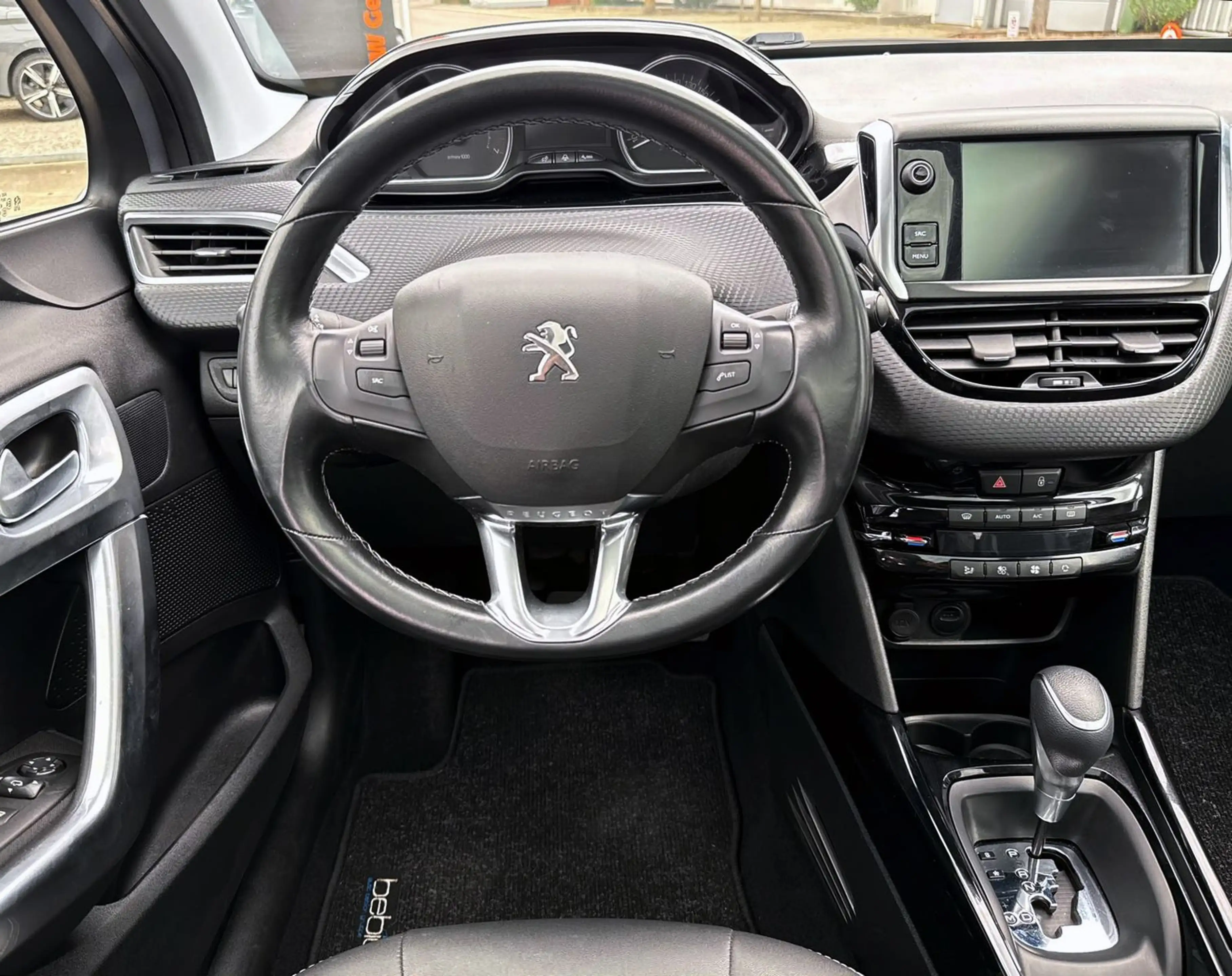 Peugeot 2008 Allure 1.2 KAM PDC SHZ PANO NAV CarPlay ALU — photo 7