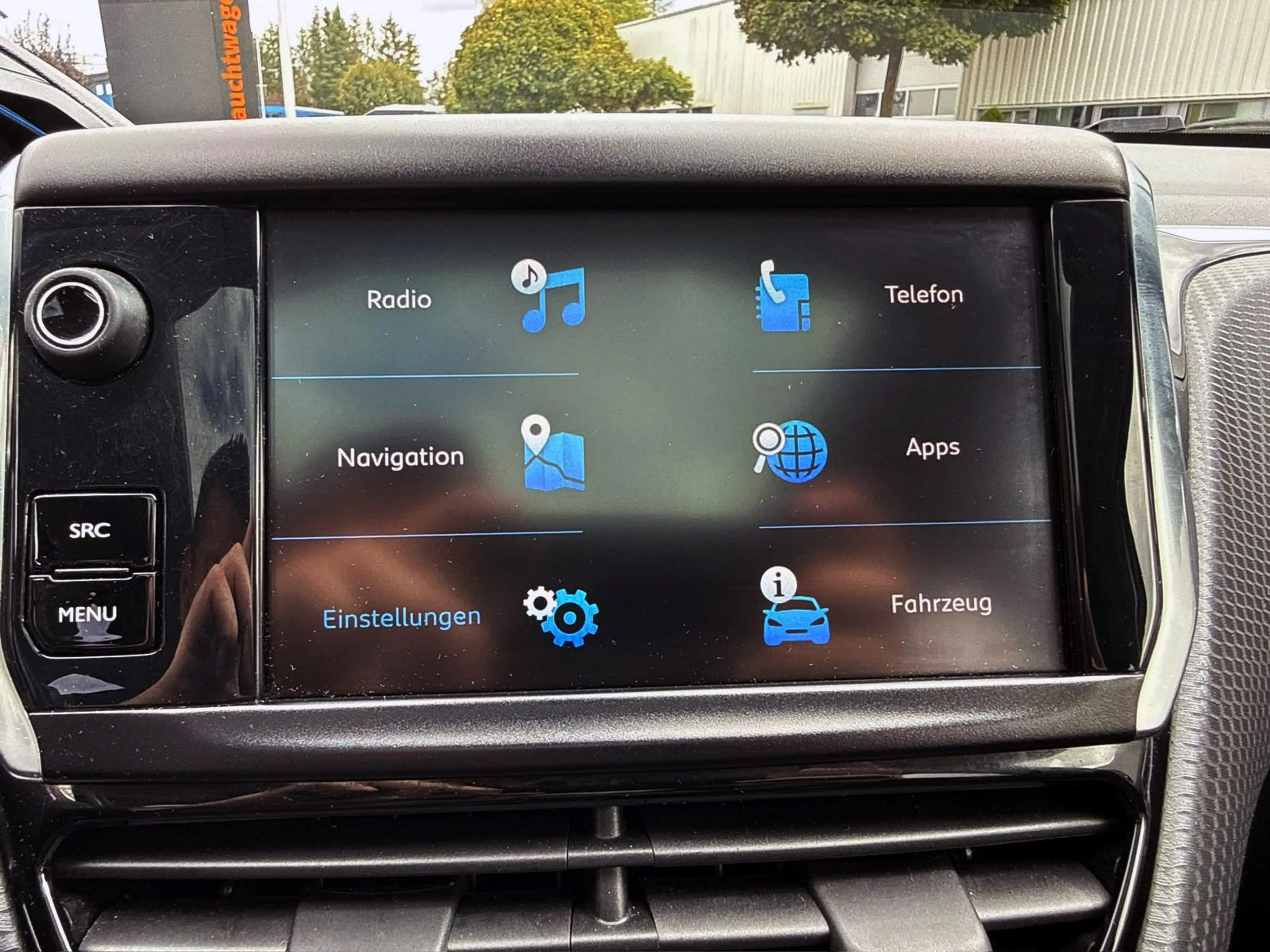 Peugeot 2008 Allure 1.2 KAM PDC SHZ PANO NAV CarPlay ALU — photo 9