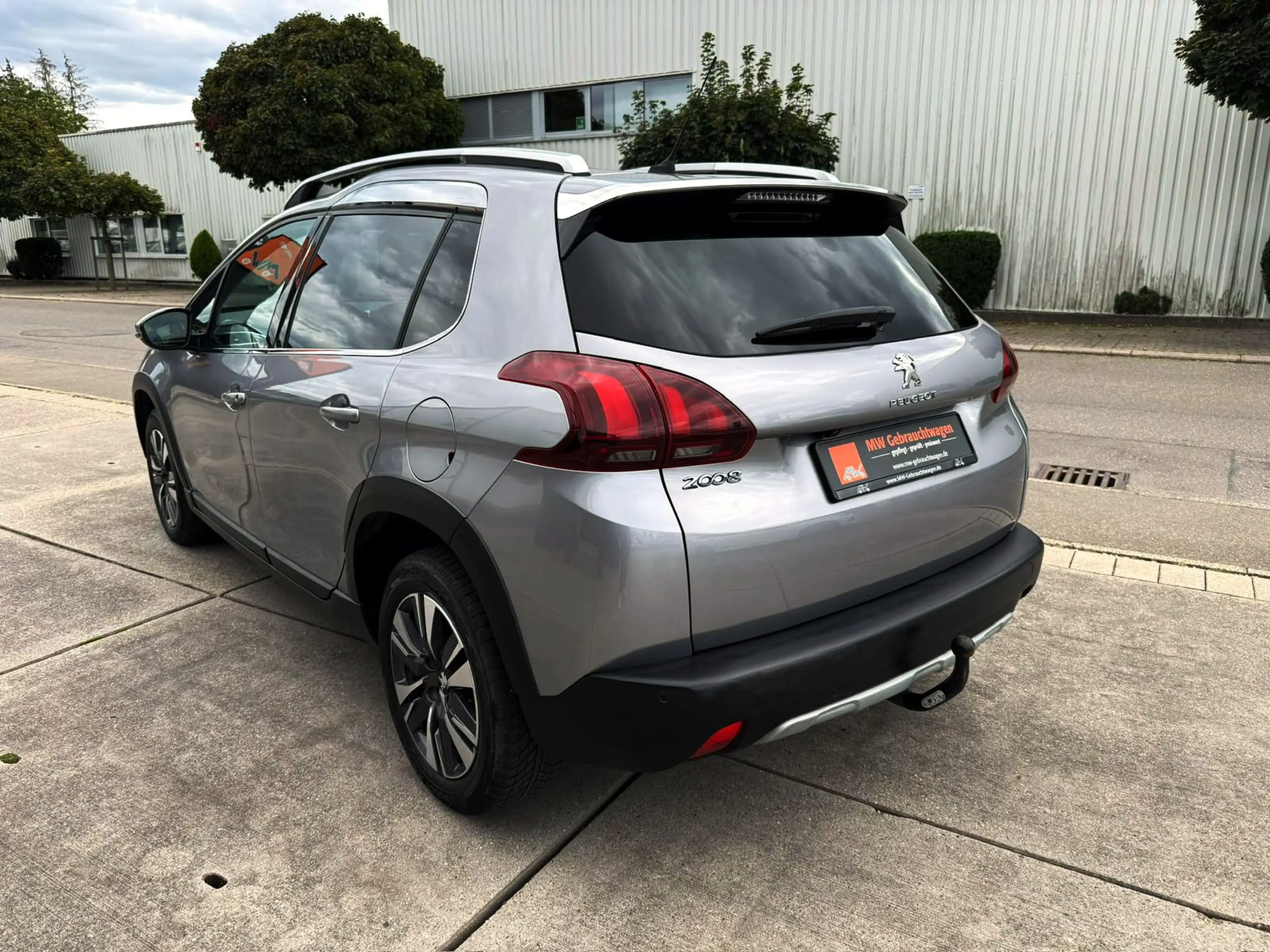 Peugeot 2008 Allure 1.2 KAM PDC SHZ PANO NAV CarPlay ALU — photo 14