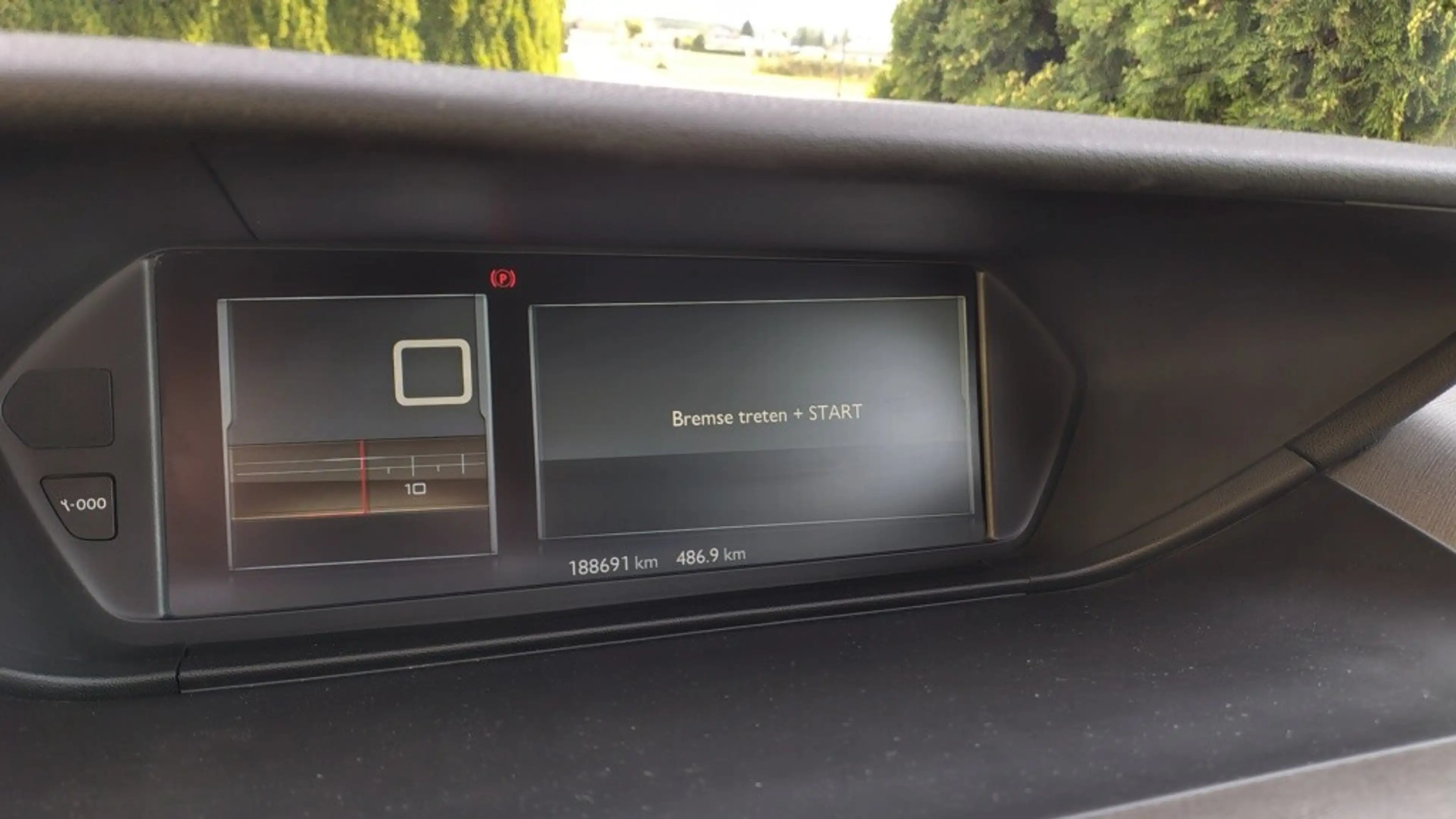 Citroen Grand C4 Picasso BlueHDi 120 S&S EAT6 Intensive — photo 11