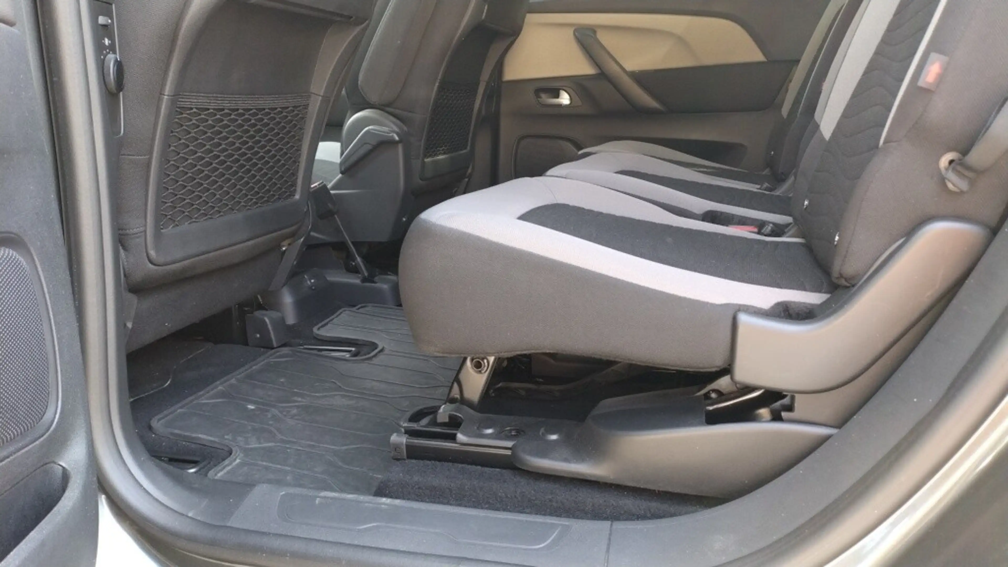 Citroen Grand C4 Picasso BlueHDi 120 S&S EAT6 Intensive — photo 10