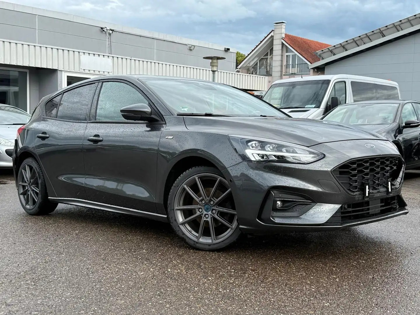 Ford Focus Lim ST-Line Navi-LED-SHZ-Assist-Kamera-18" Grau - 1