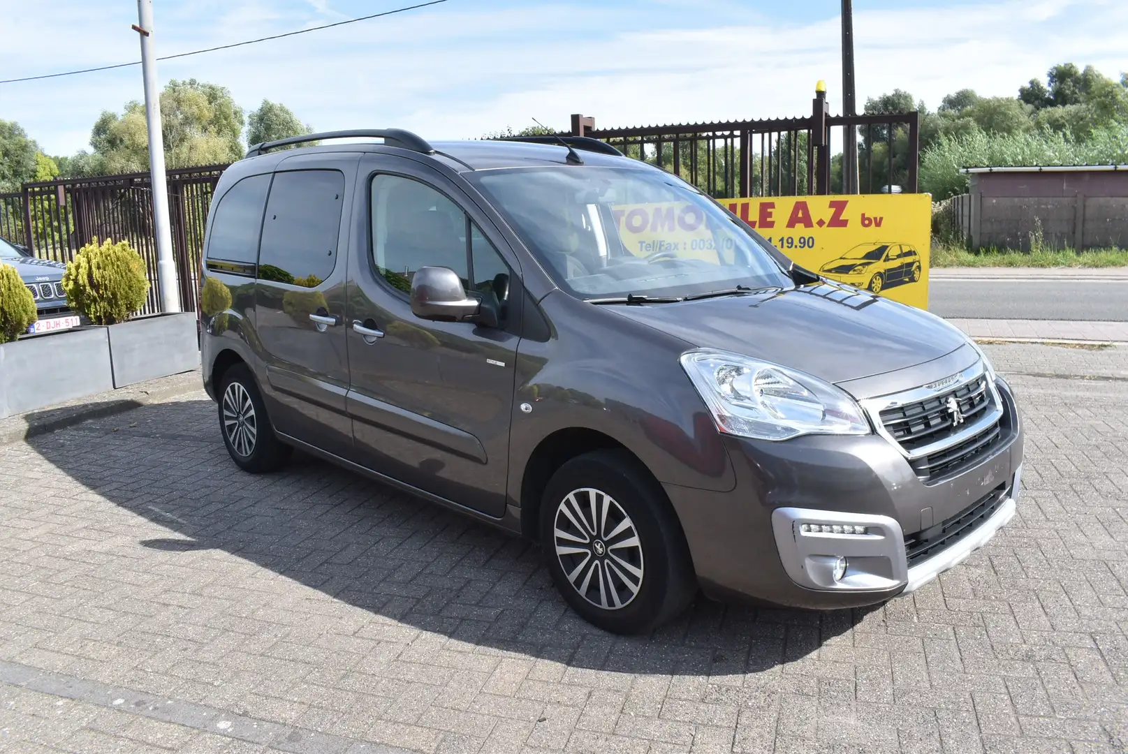 Citroen Berlingo 1.2i Airco/ GPS ***12M GARANTIE*** 94.000KM!!! Grijs - 1