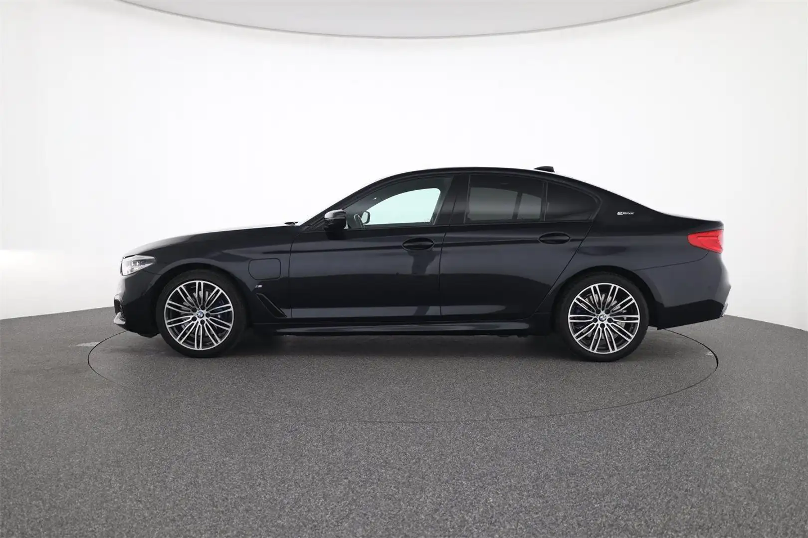 BMW 530 e iPerformance Lim. G30 Schwarz - 2