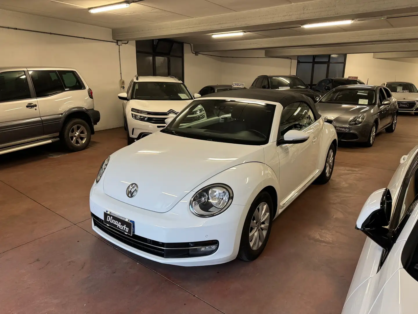 Volkswagen Maggiolino Maggiolino Cabrio 2.0 tdi bm Design 110cv Bianco - 1