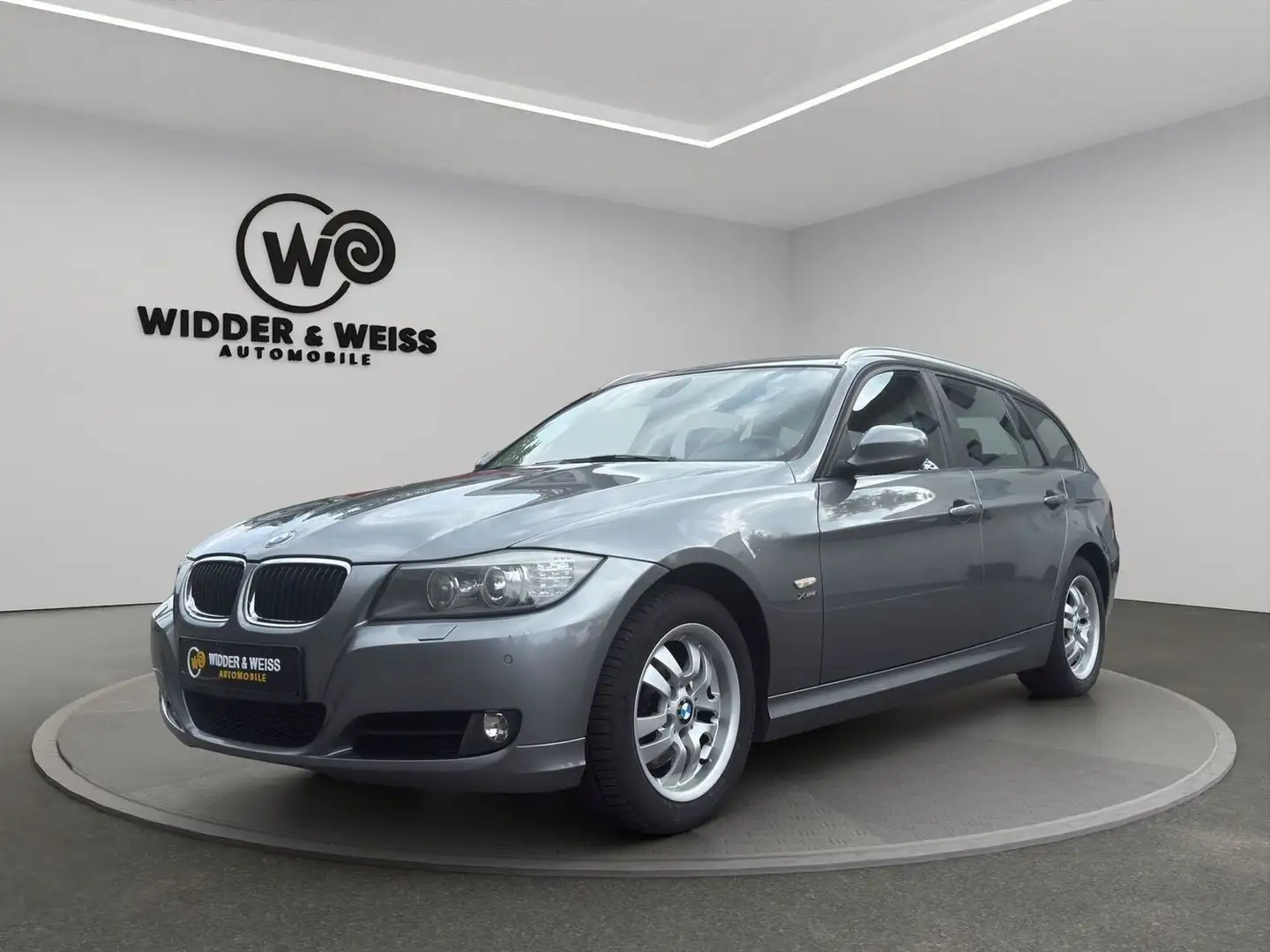 BMW 320 xDrive AUTOMATIK/NAVI/XENO/LEDER/PANO/S-HEFT Сірий - 1