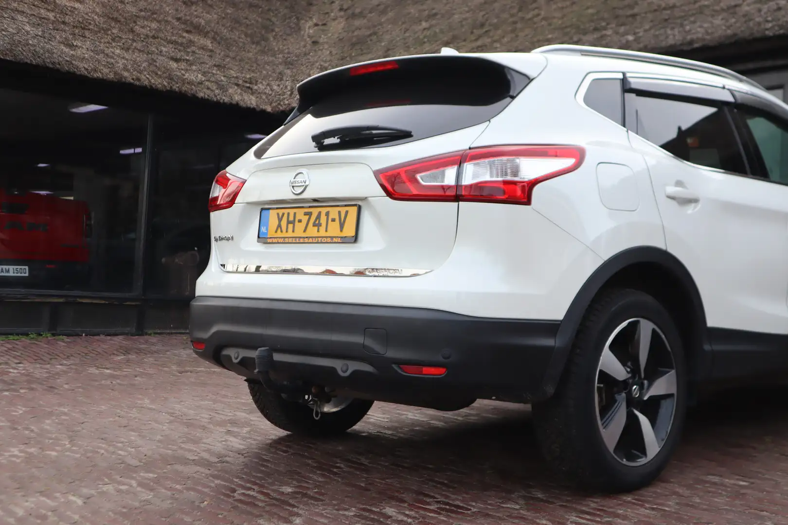 Nissan Qashqai 1.2 Connect Edition | Trekhaak | DAB Radio | 360 C Blanc - 2