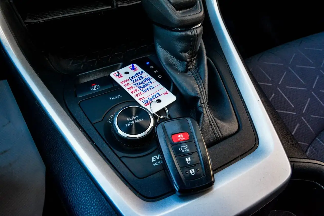 Toyota RAV 4 снимка Toyota RAV 4