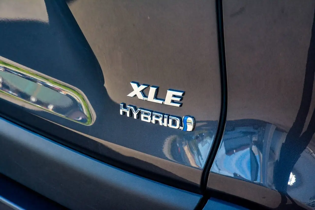 Toyota RAV 4 снимка Toyota RAV 4