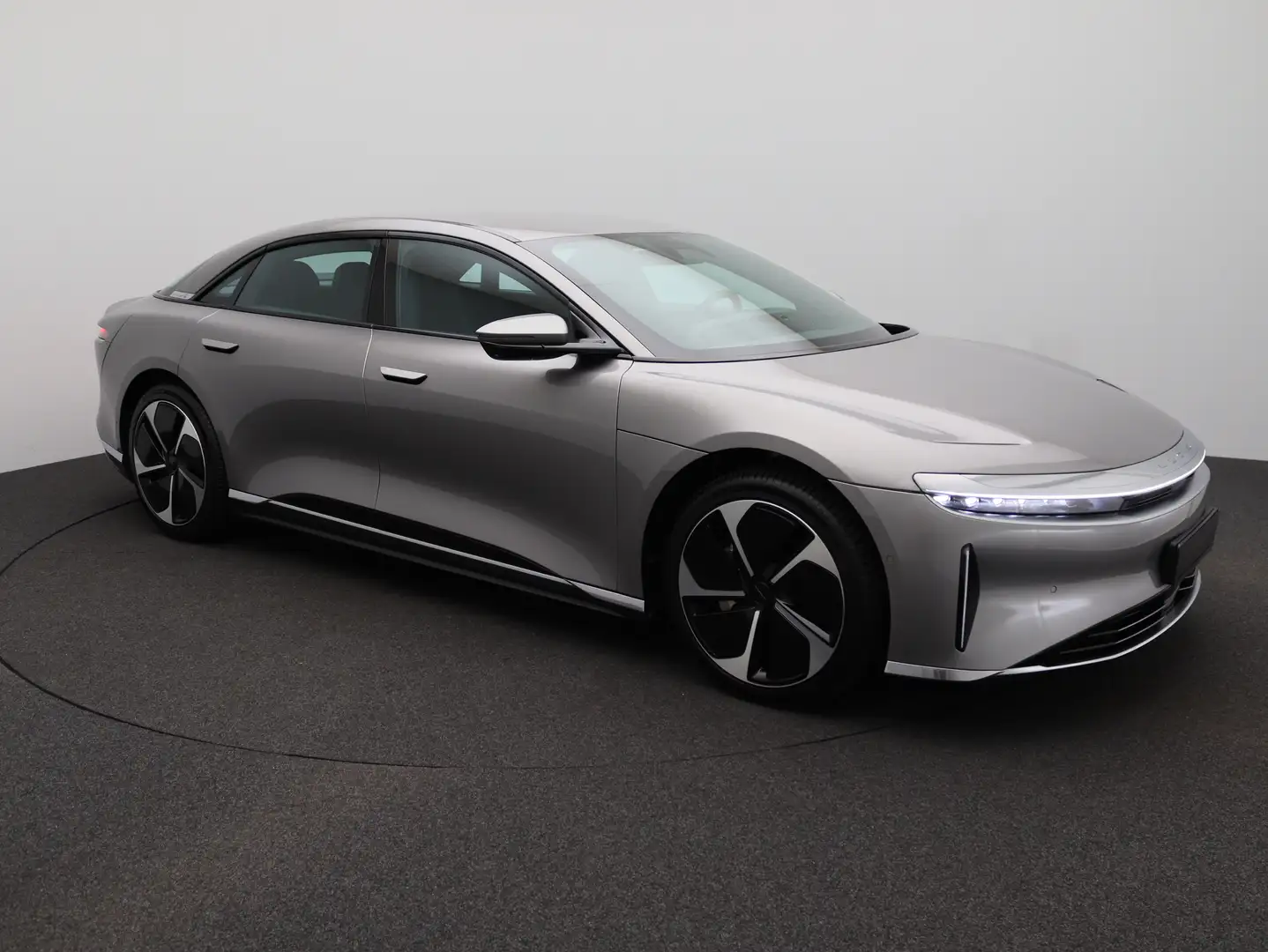 Lucid Air Pure Silber - 1