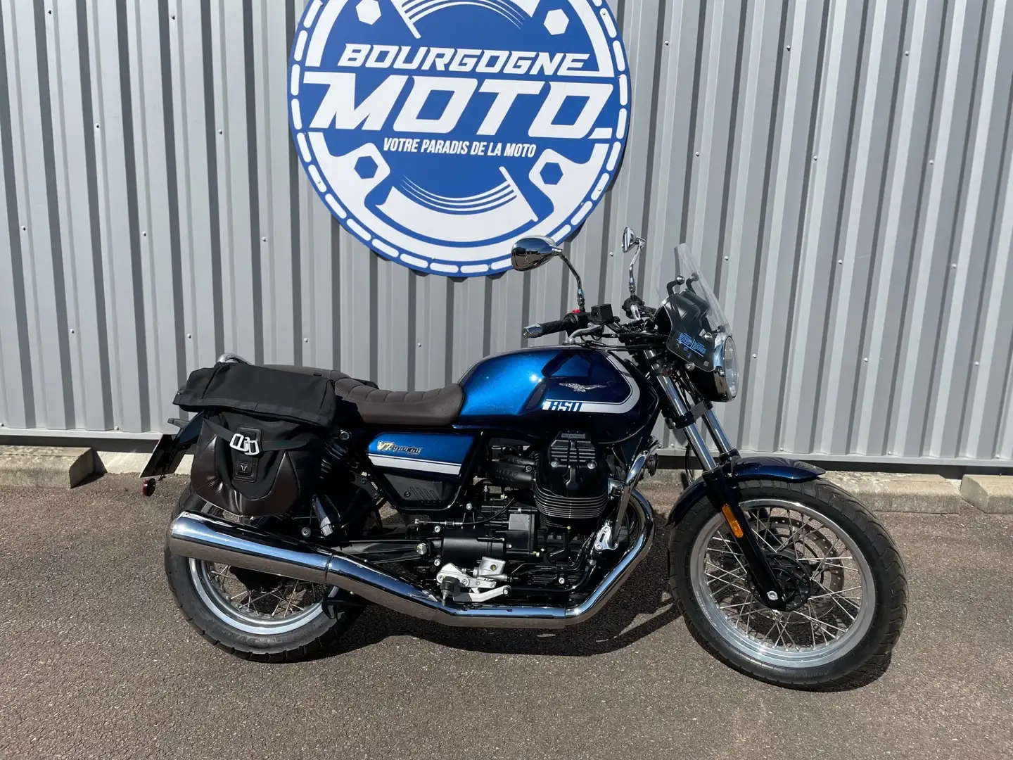 Moto Guzzi V 7 Blauw - 1