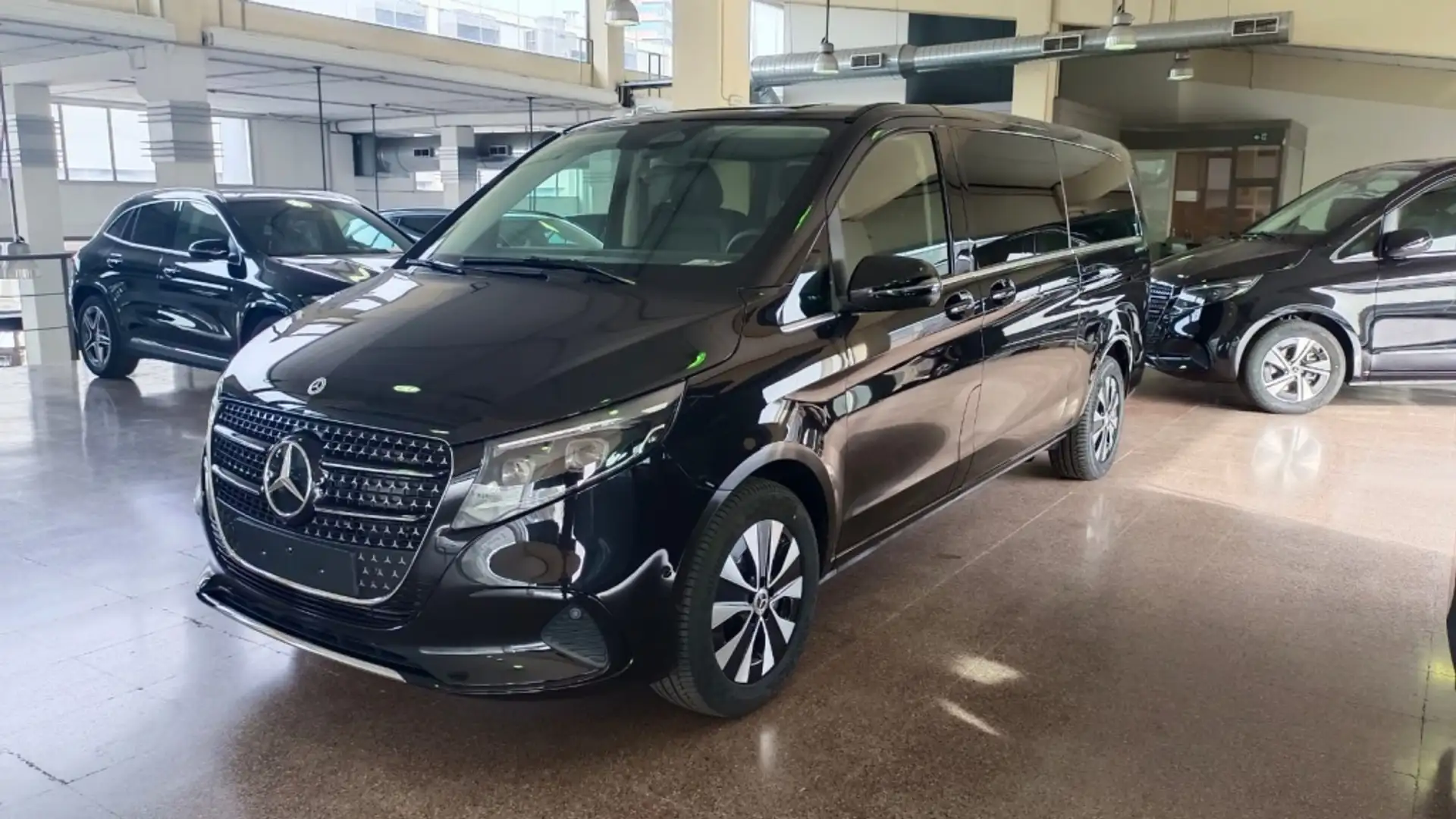 Mercedes-Benz V 250d Extralargo Avantgarde Schwarz - 1