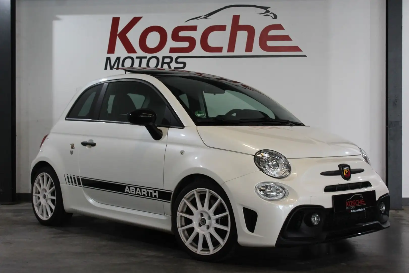 Abarth 595 esseesse Akrapovic Pano 2. Hand App Connect Blanc - 1