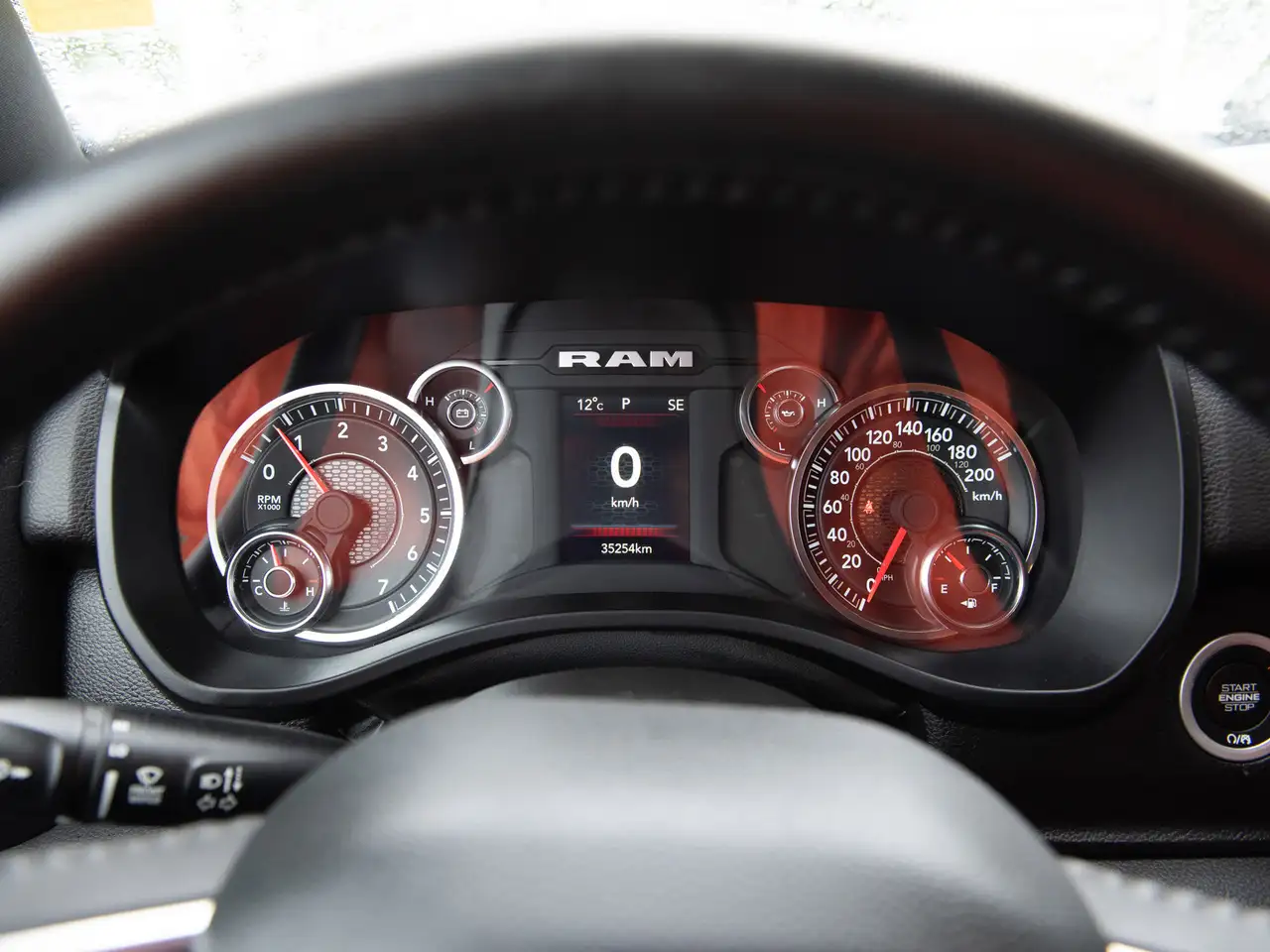 RAM 1500 снимка RAM 1500