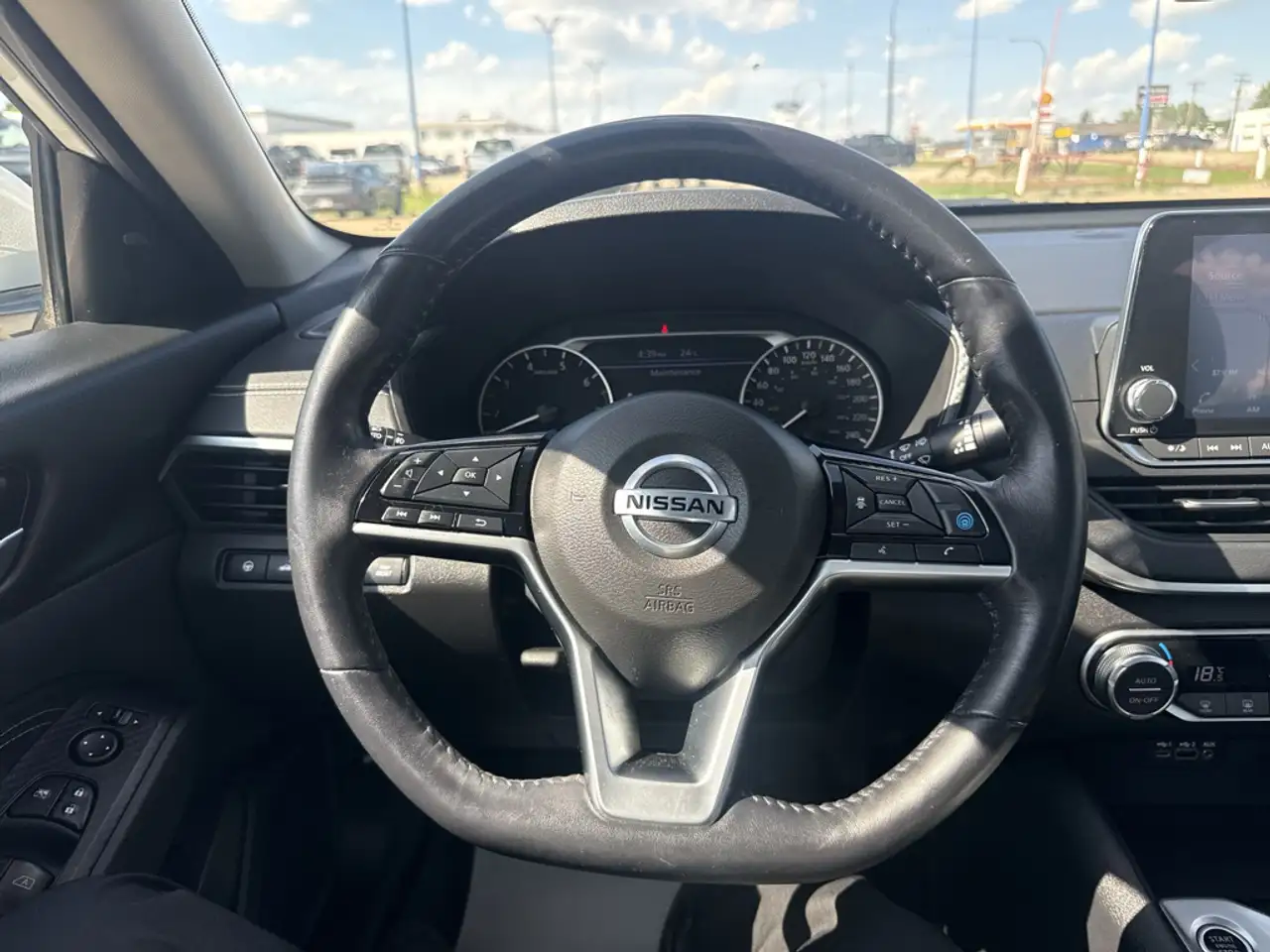 Nissan Altima снимка Nissan Altima