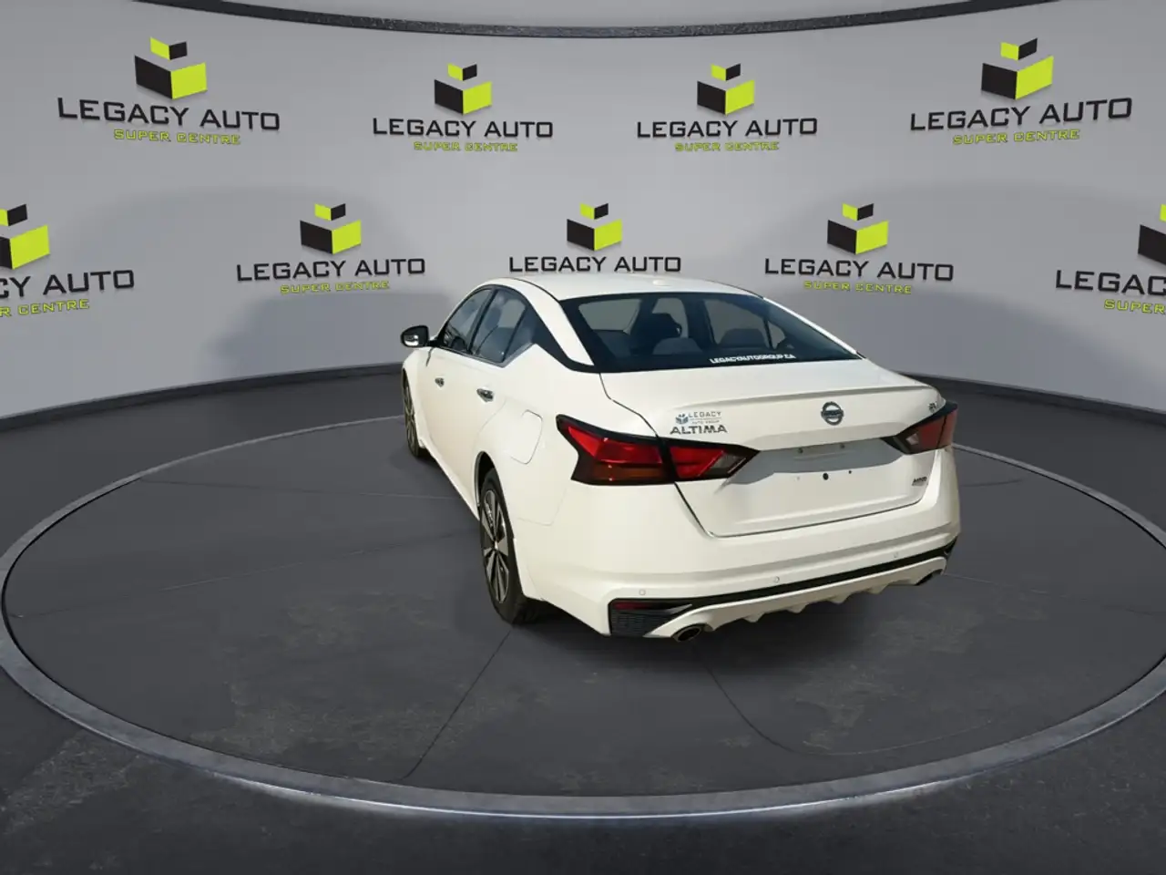 Nissan Altima снимка Nissan Altima